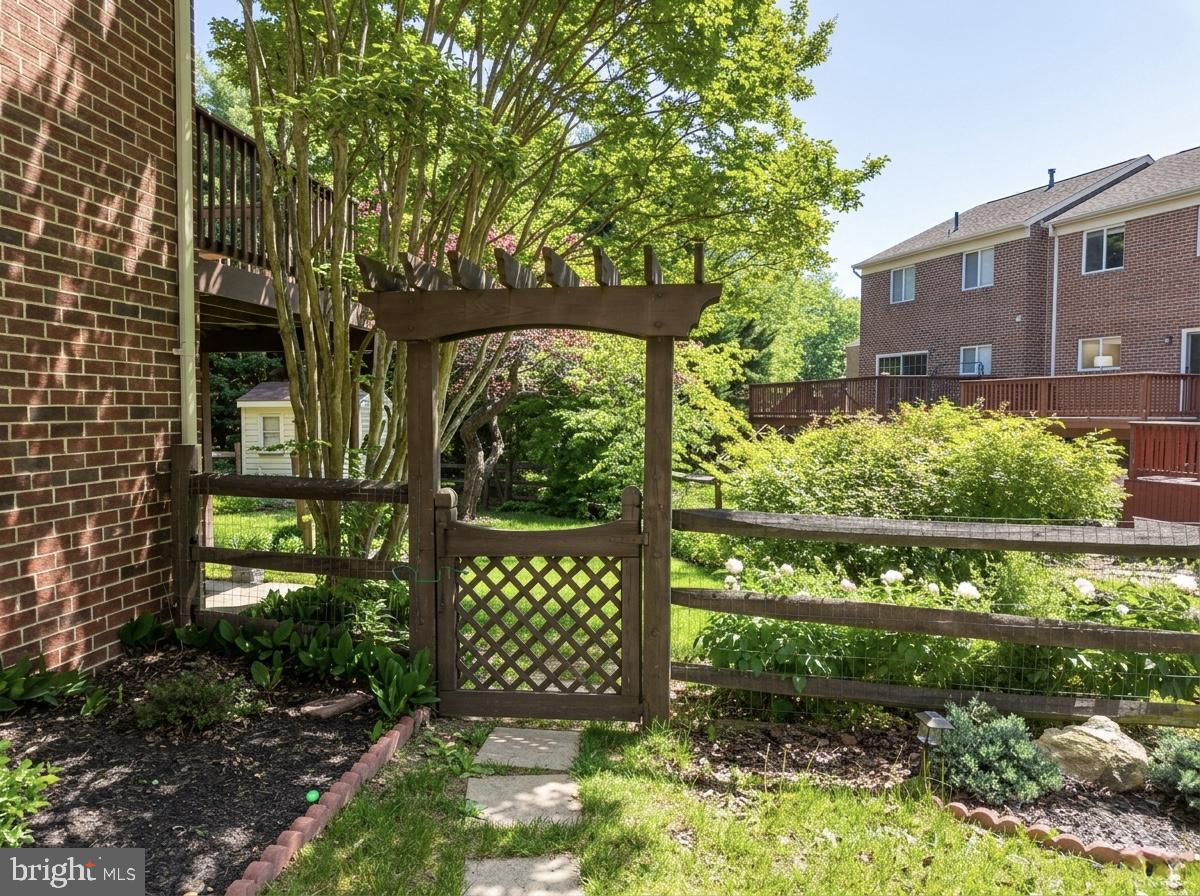 HINES ESTATES - Residential