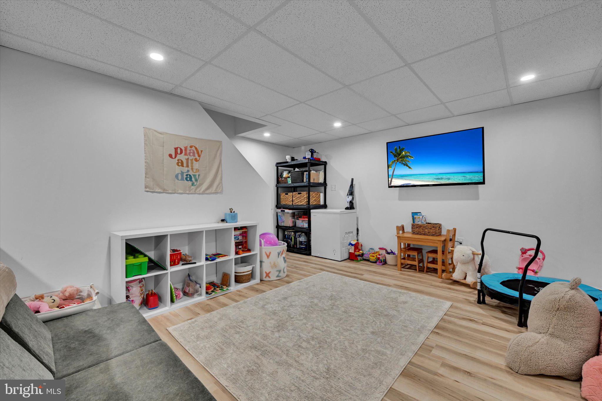 BEVERLY HEIGHTS - Residential