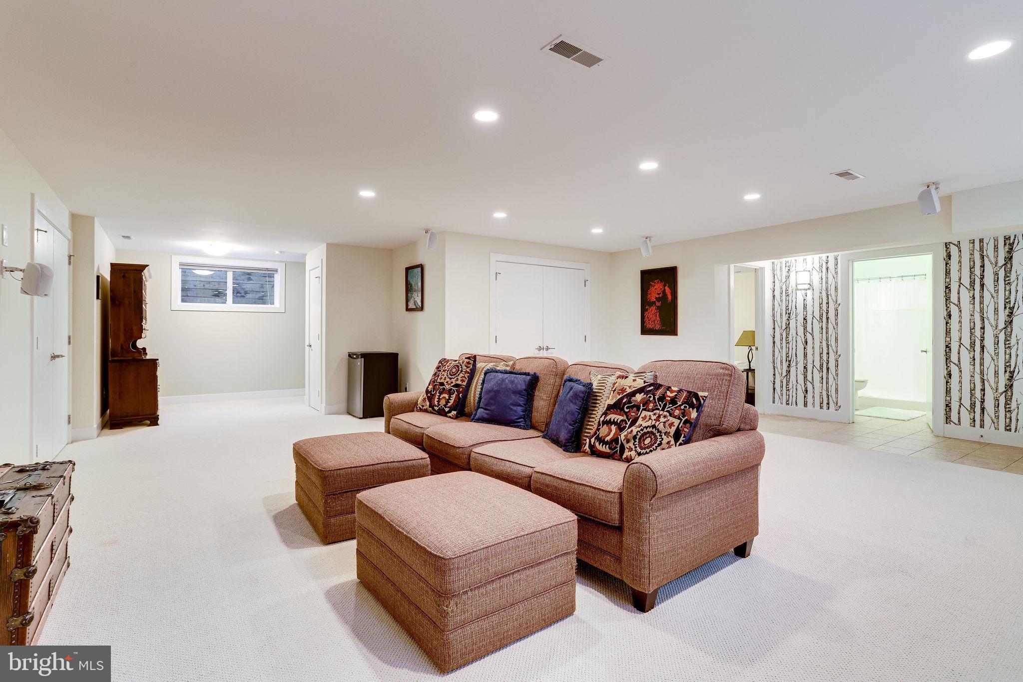 EAST FALLS CHURCH - Residential