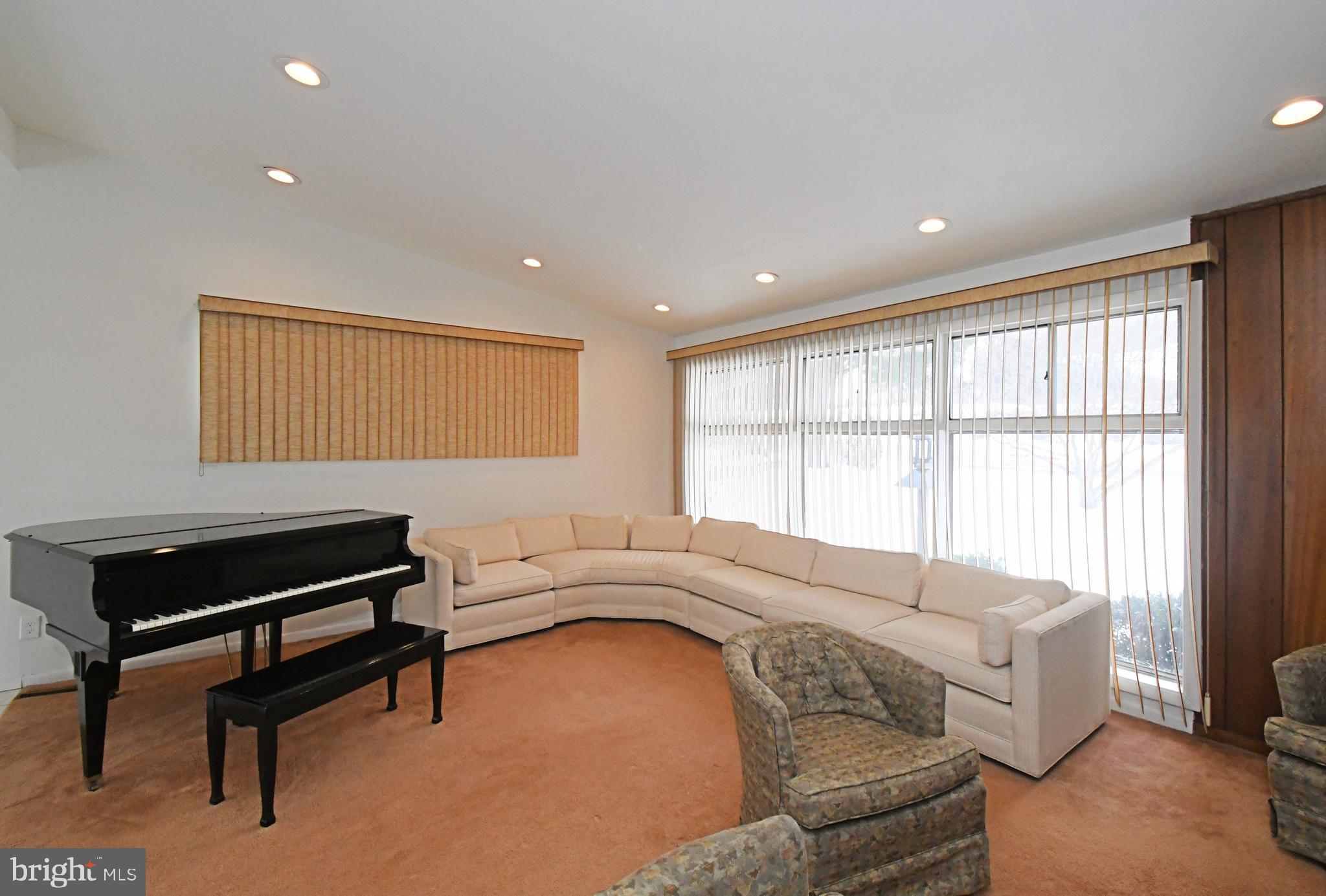 SPRING MILL - Residential