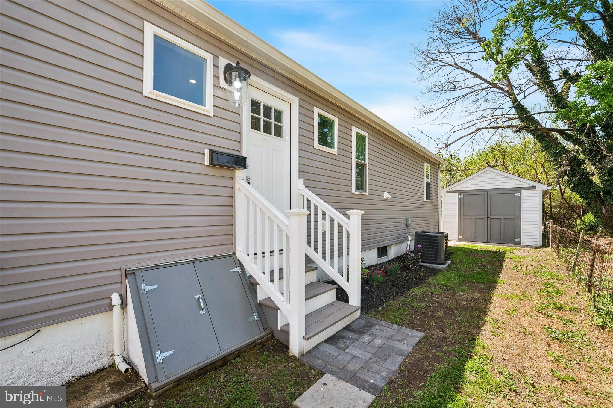 LESTER - Residential