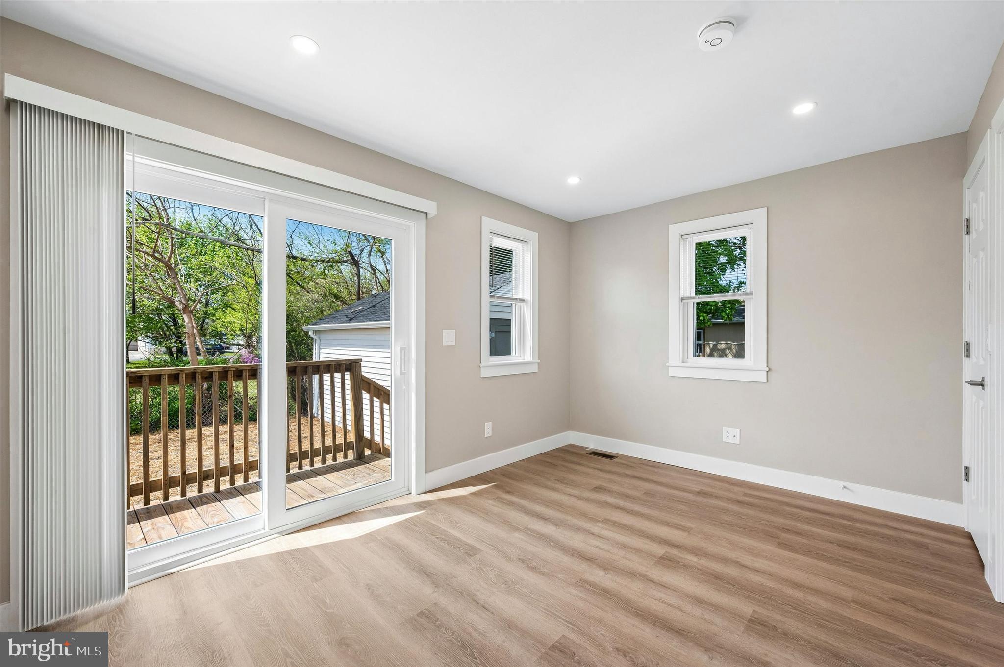 LESTER - Residential