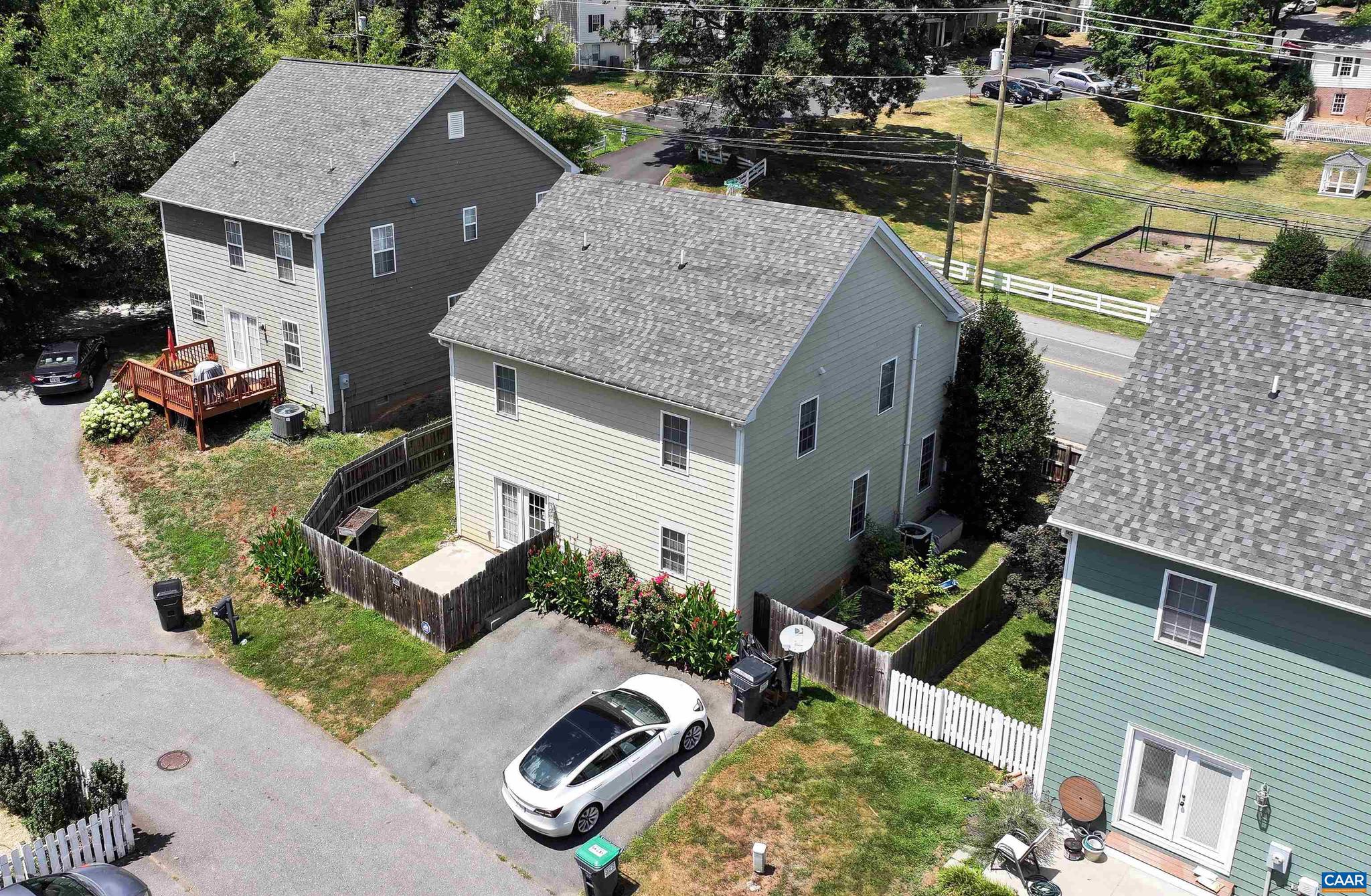 COUNTRY GREEN COTTAGES - Residential