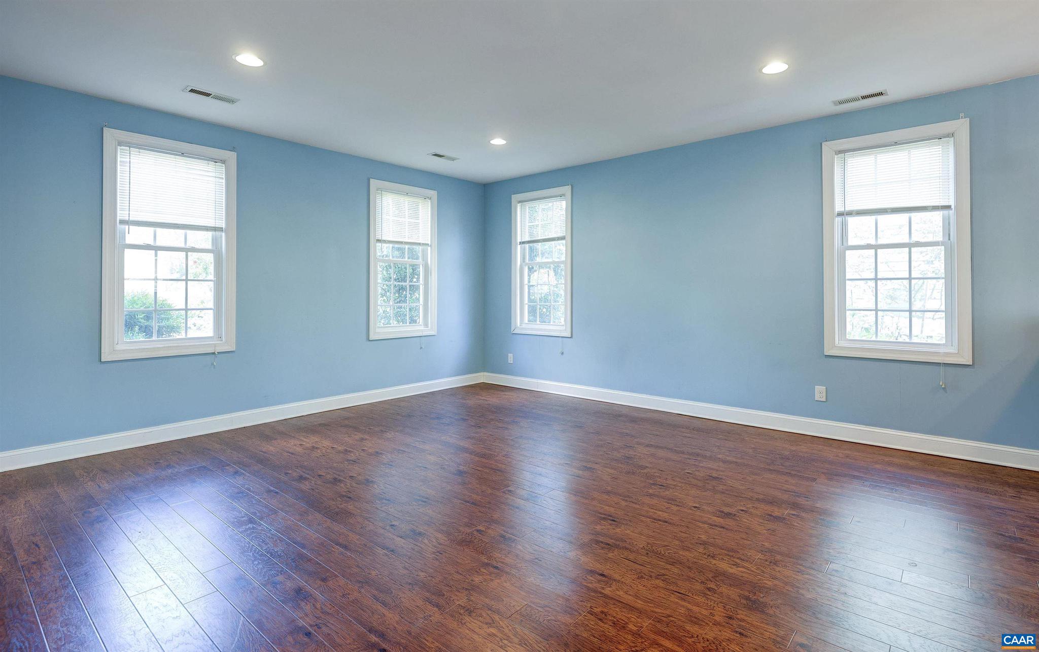 COUNTRY GREEN COTTAGES - Residential