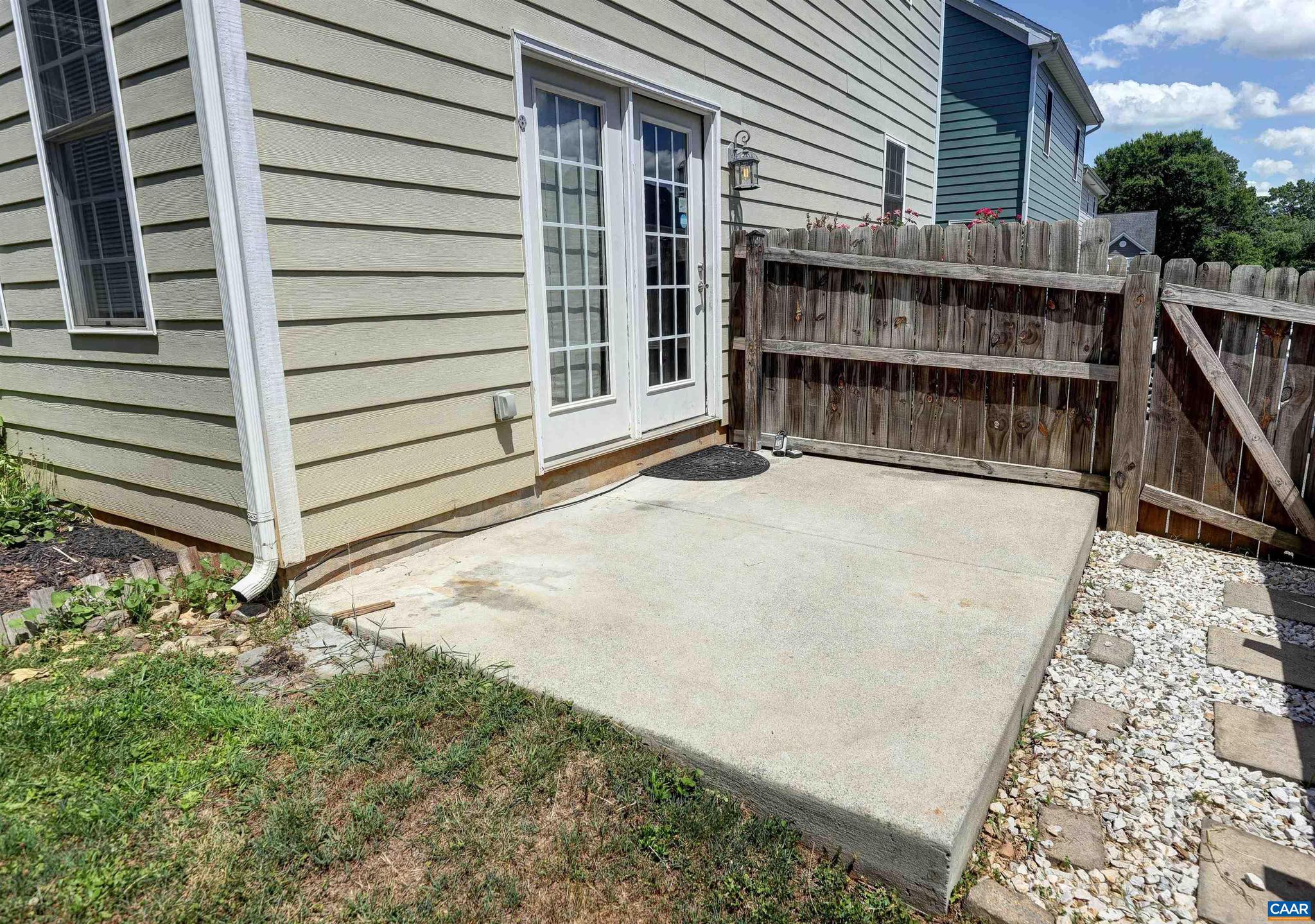 COUNTRY GREEN COTTAGES - Residential