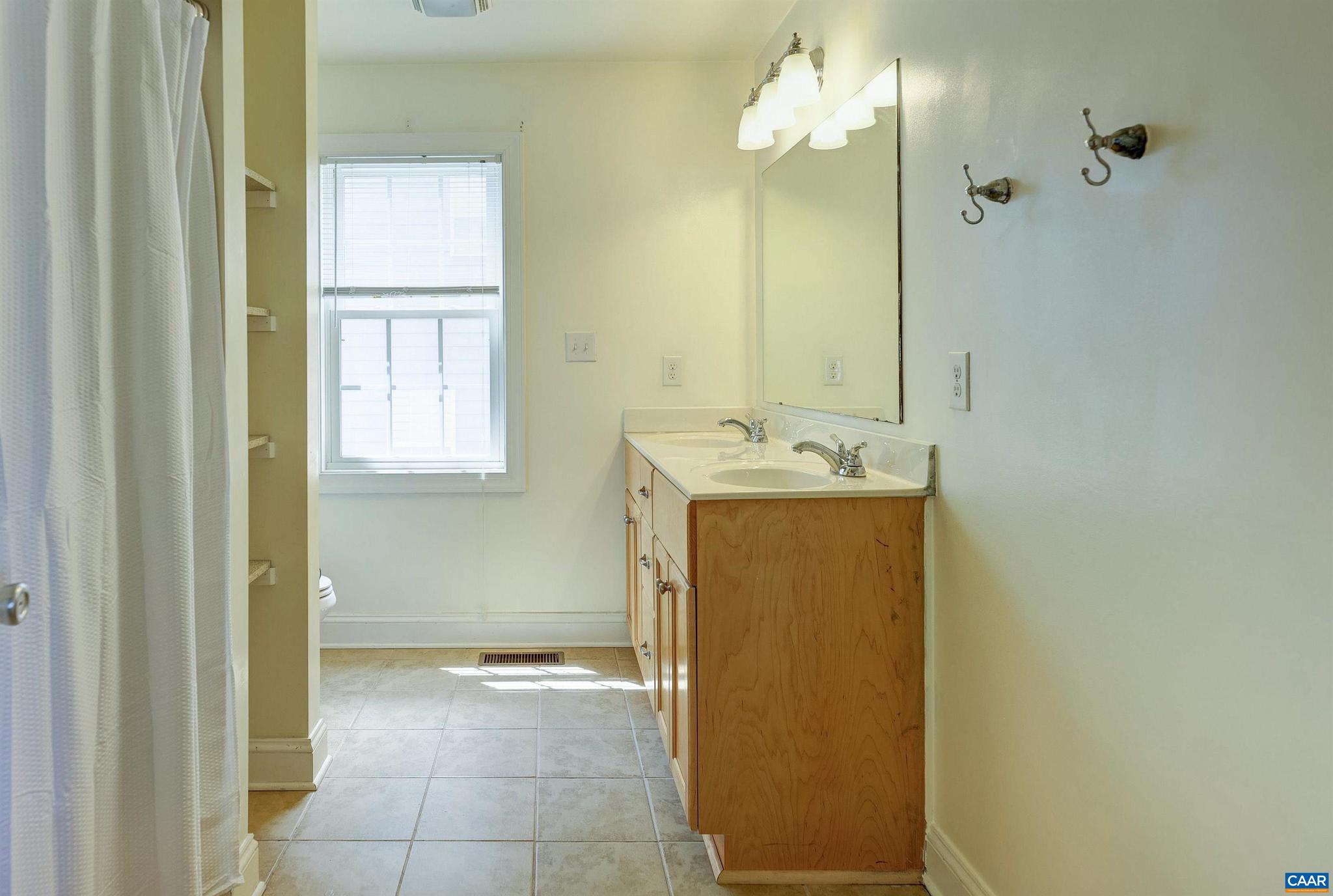 COUNTRY GREEN COTTAGES - Residential