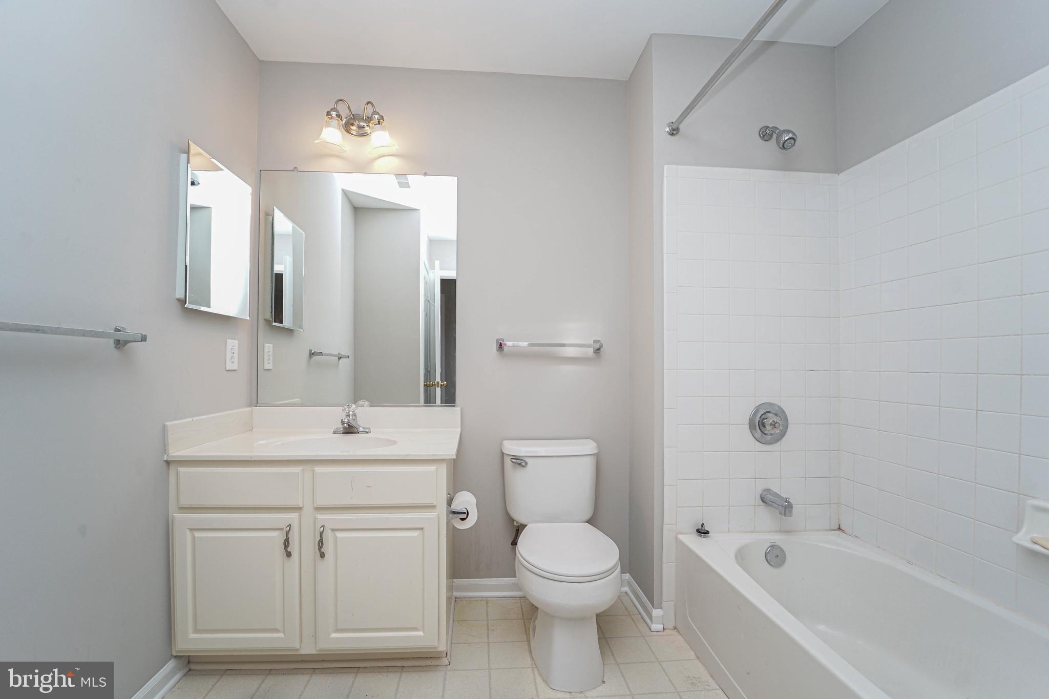 COLLEGE HILLS - Residential