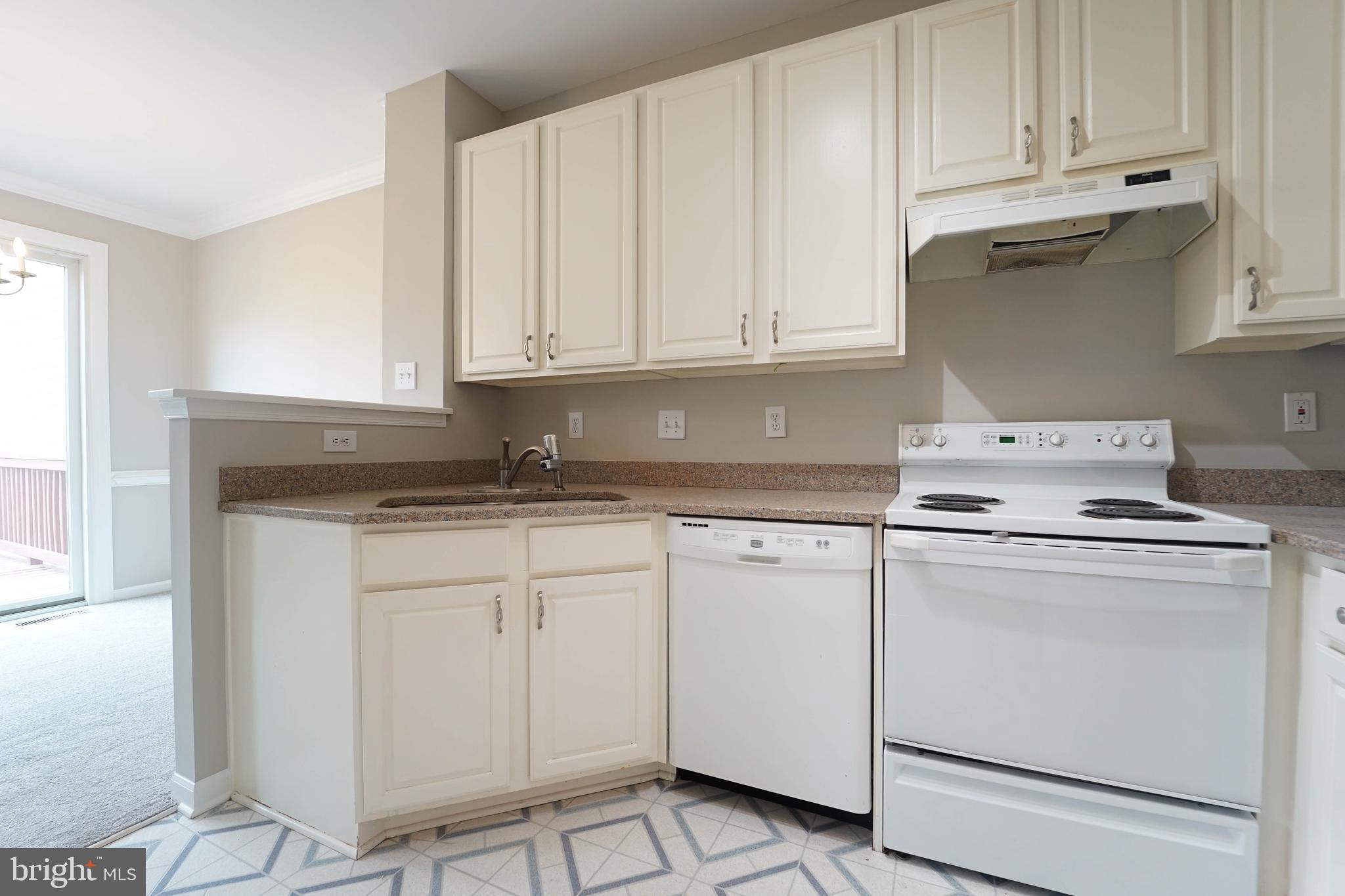 COLLEGE HILLS - Residential