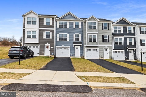 Townhouse For Rent - 2055 Clinton Avenue Ave<br/> CHAMBERSBURG, PA 17201