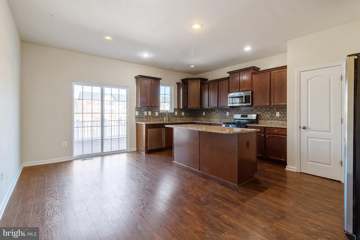 520 KINGLETS ROOST LANE