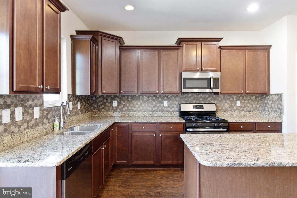 520 KINGLETS ROOST LANE