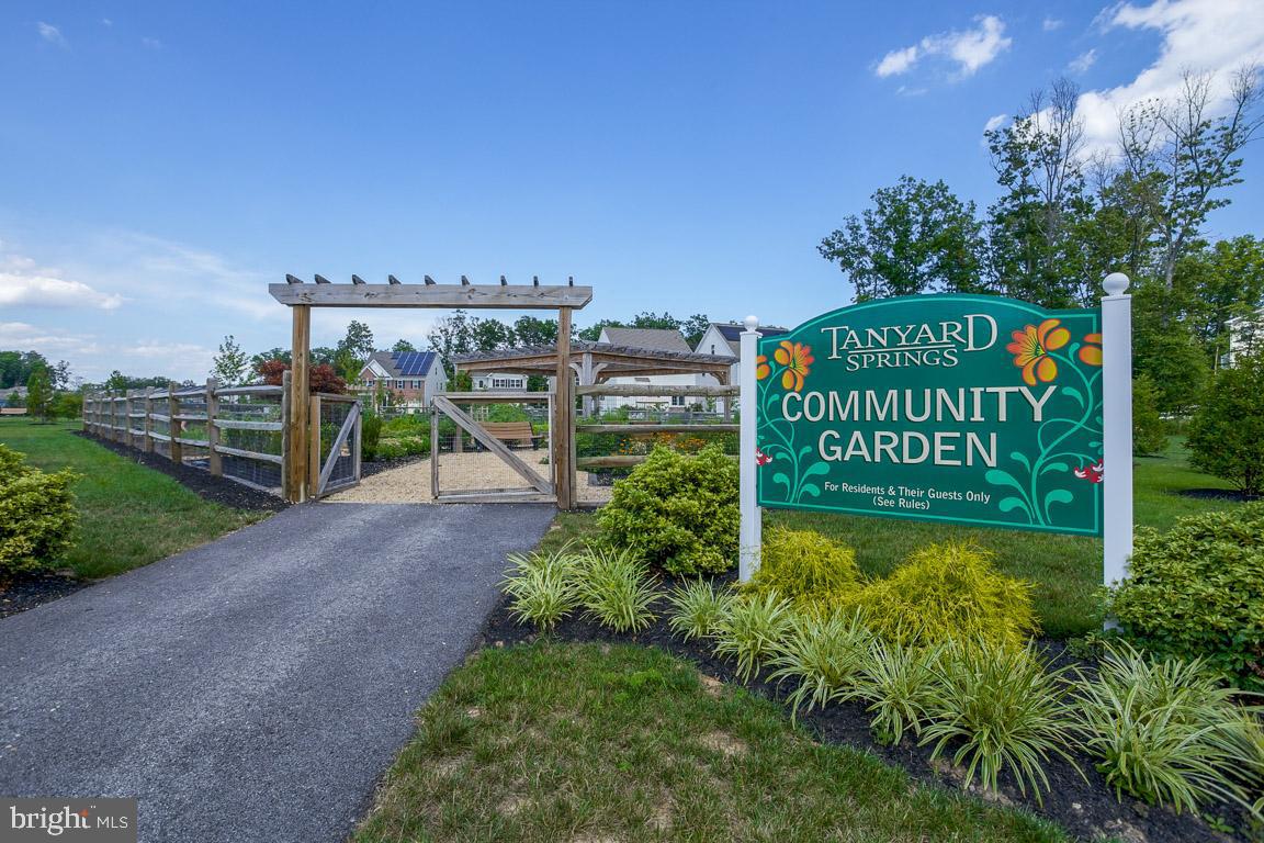 TANYARD SPRINGS TOWNHOMES - Residential