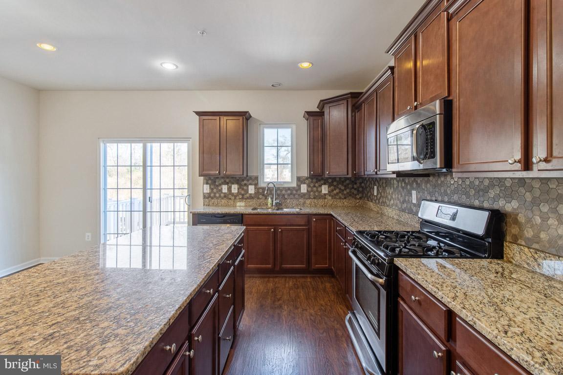 520 KINGLETS ROOST LANE