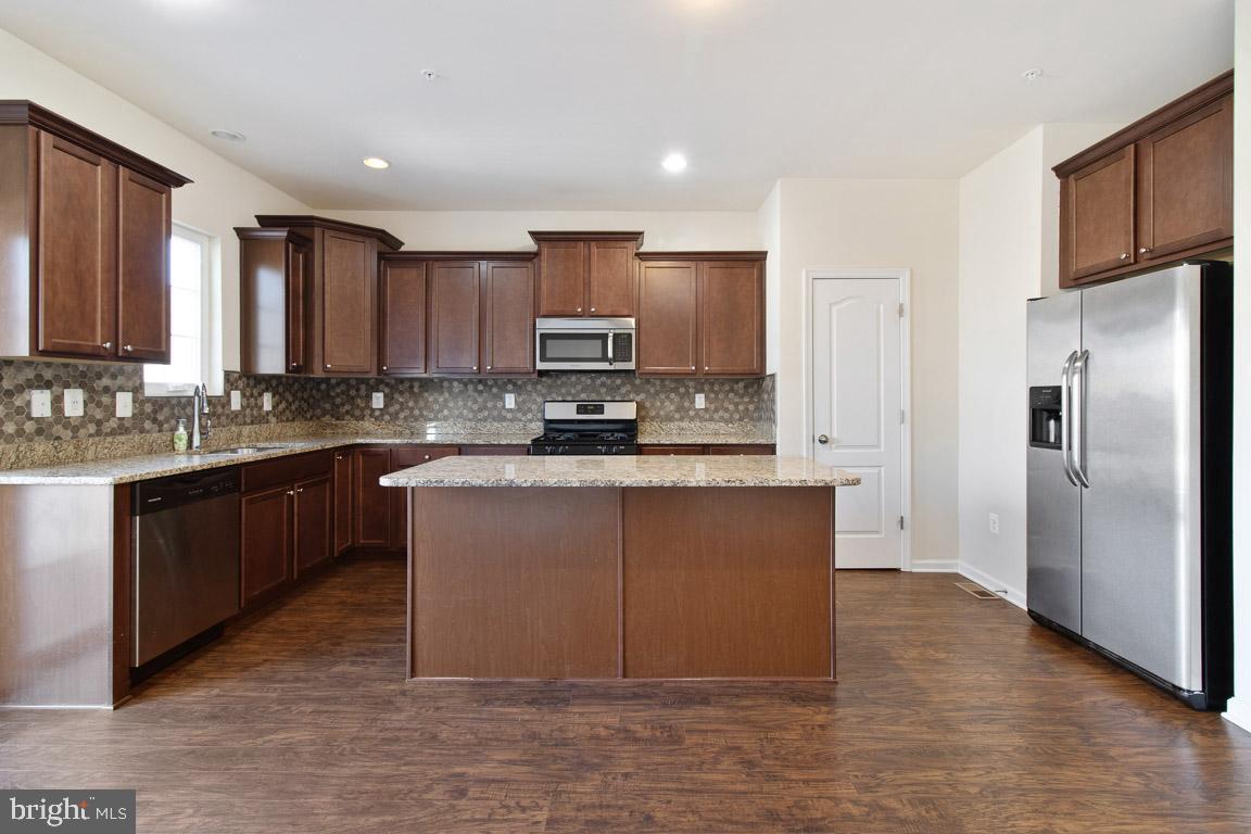 520 KINGLETS ROOST LANE