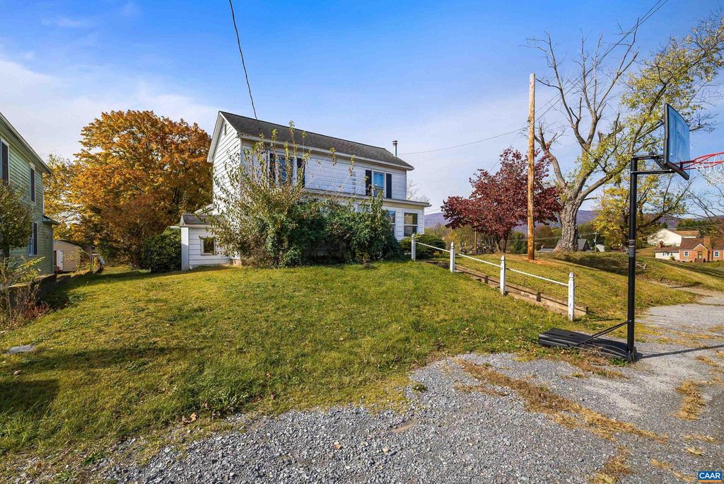 Photo of 613 6th St, SHENANDOAH, VA 22849 (MLS # 670557)