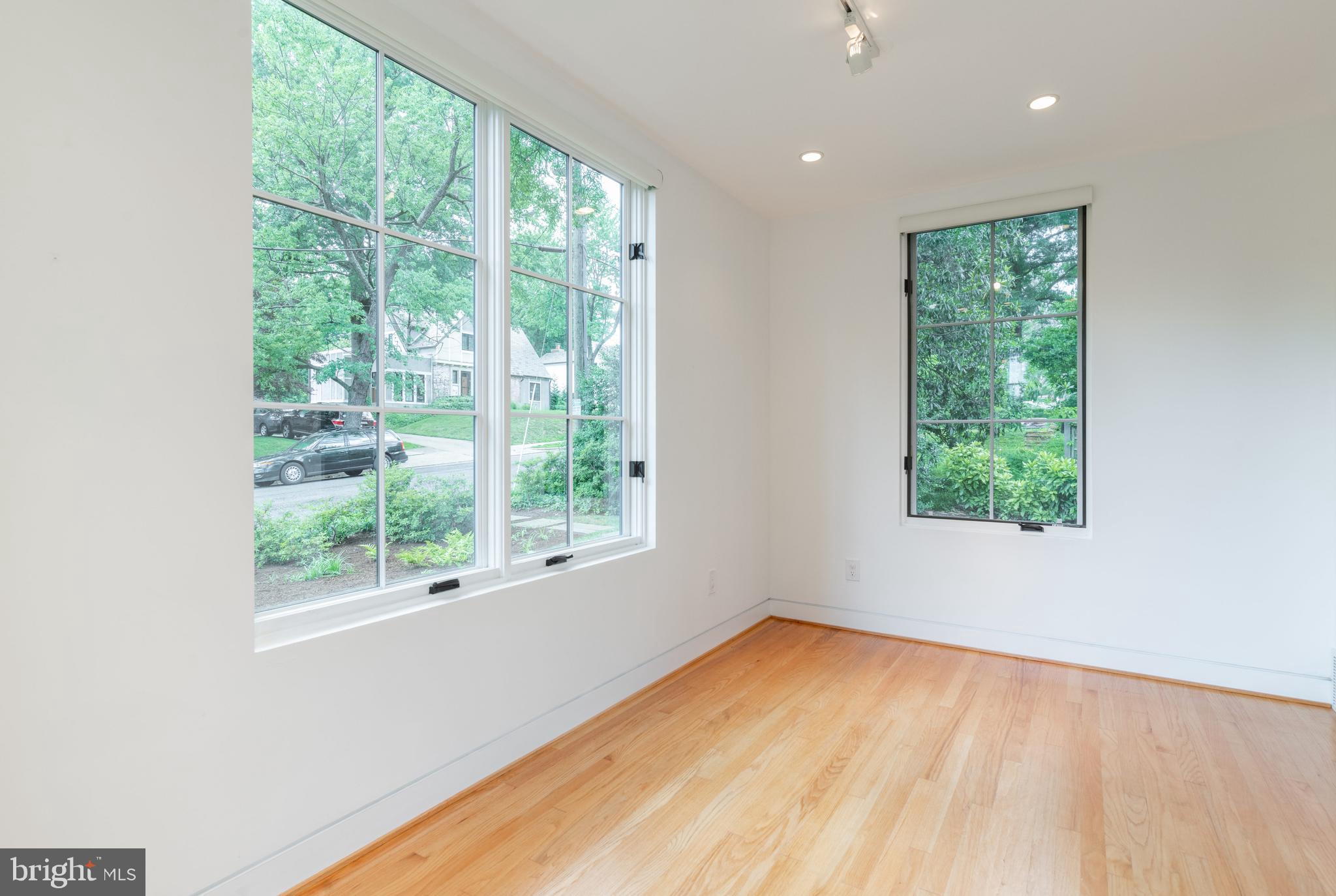 COLLEGE PARK - Residential