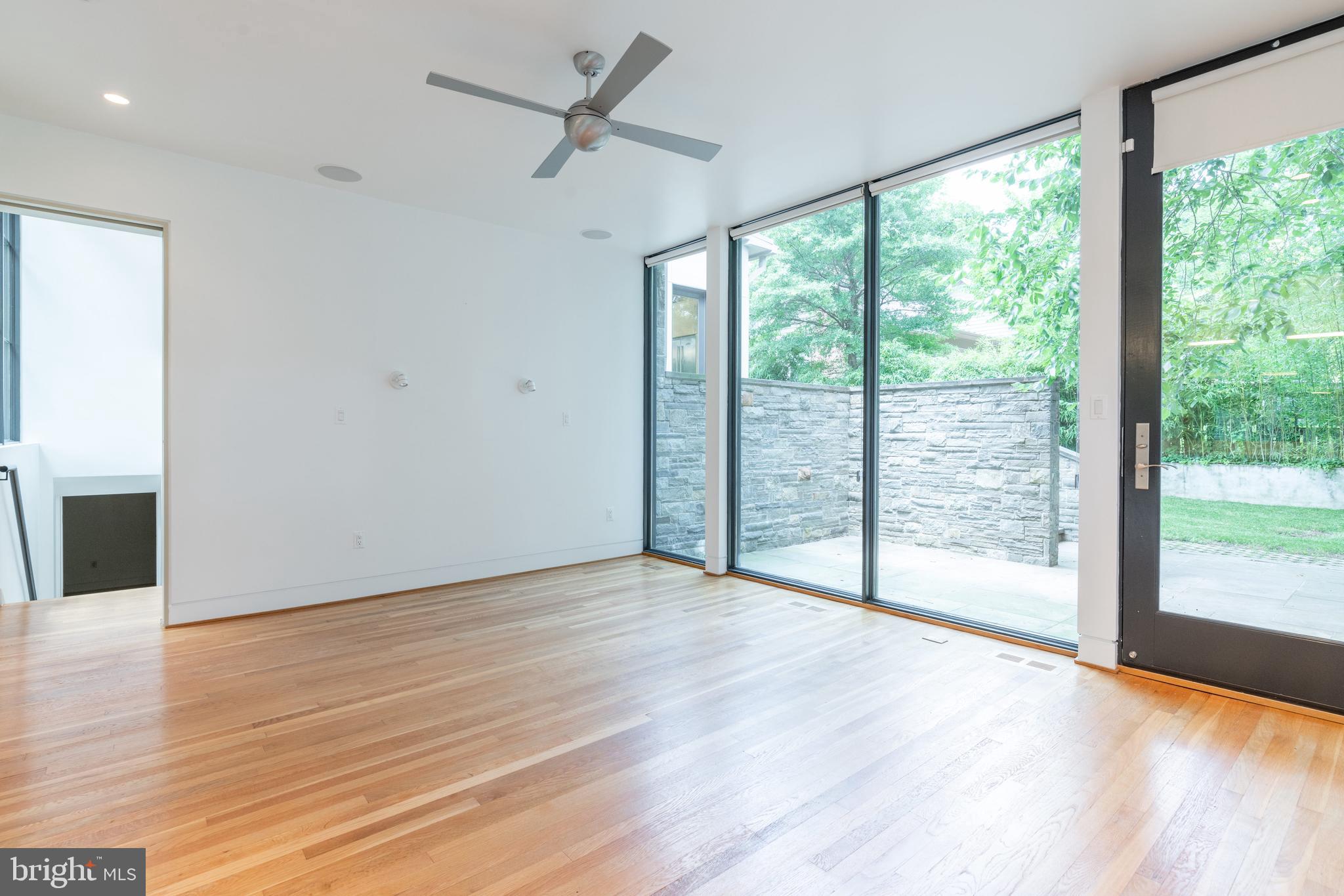 COLLEGE PARK - Residential