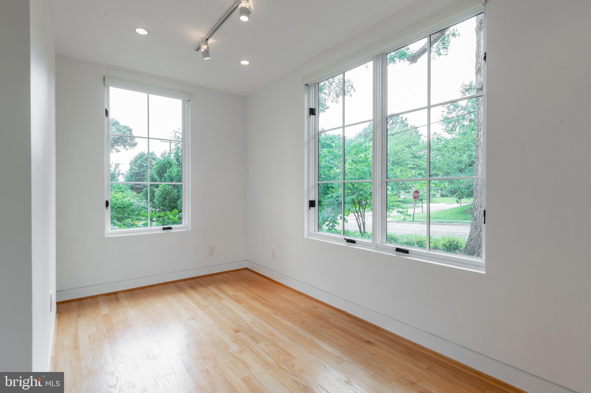 COLLEGE PARK - Residential