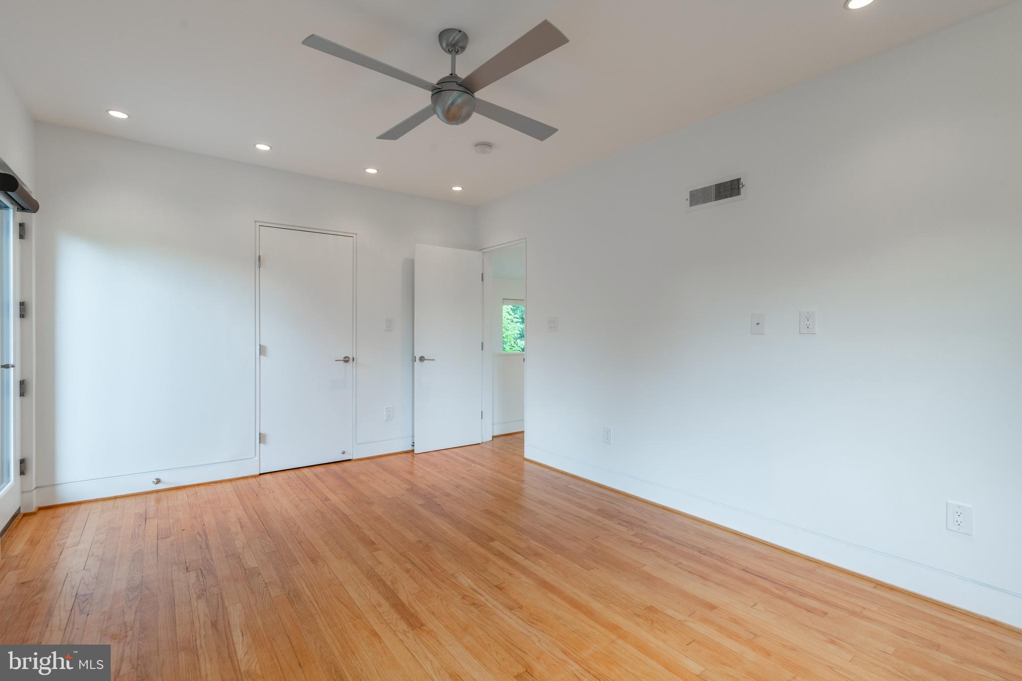 COLLEGE PARK - Residential