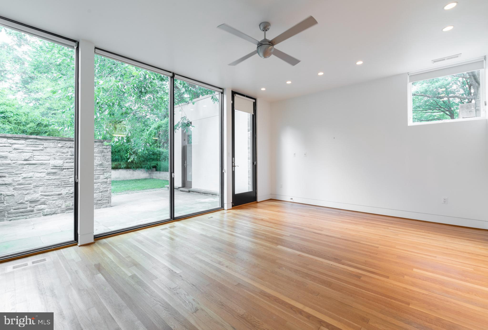 COLLEGE PARK - Residential