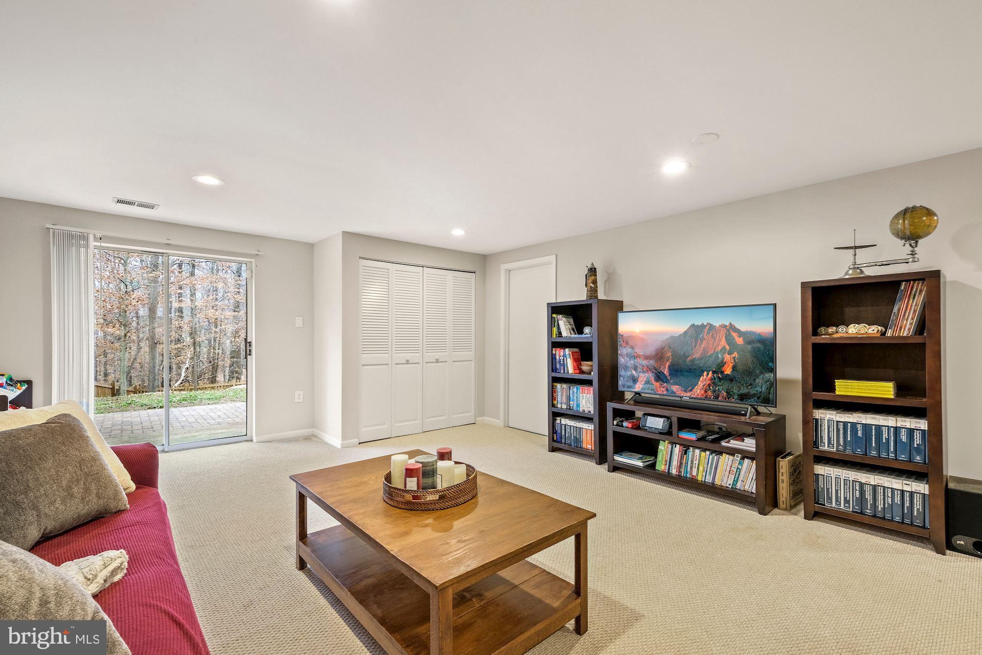 LAKEWOOD HILLS - Residential