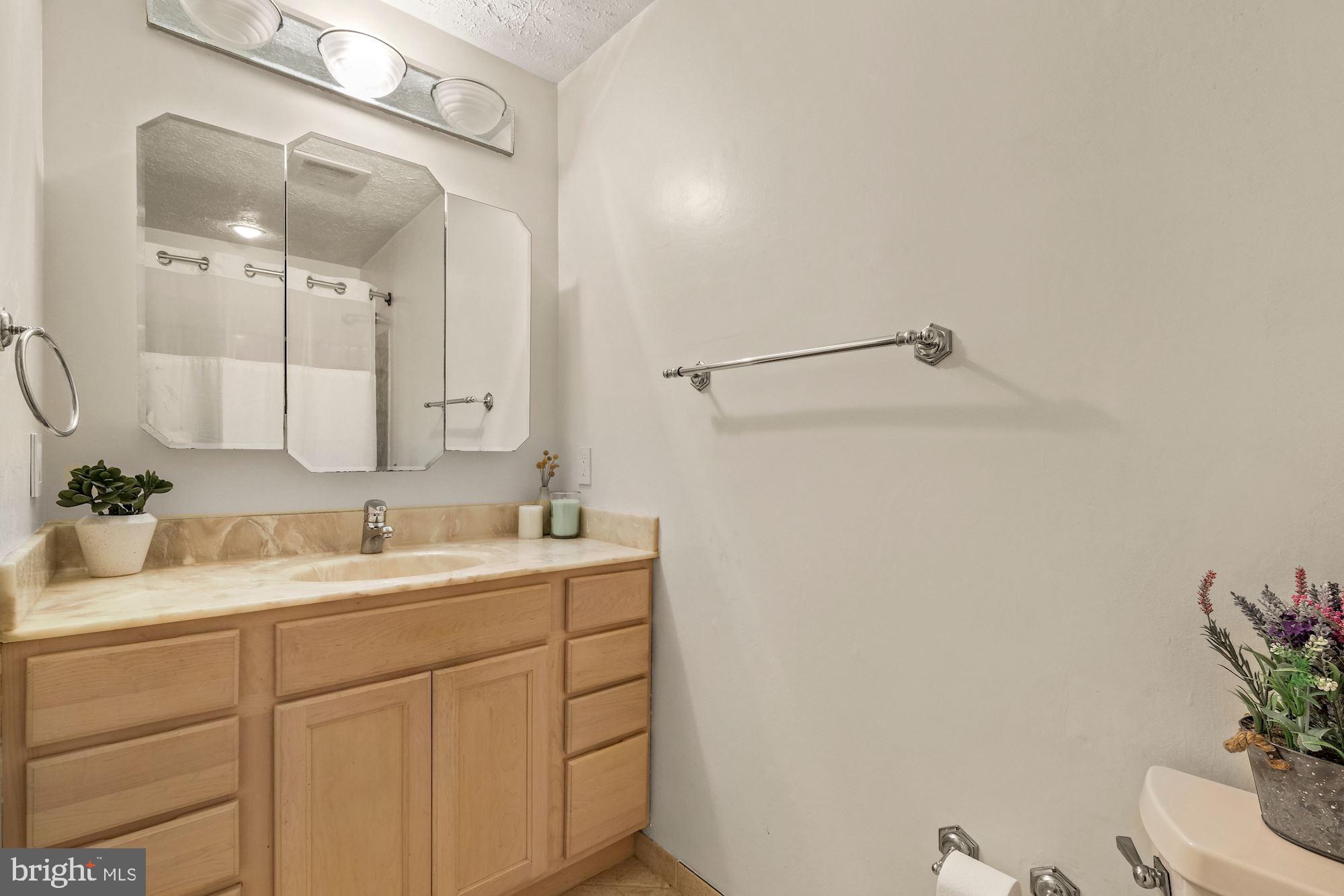 LAKEWOOD HILLS - Residential