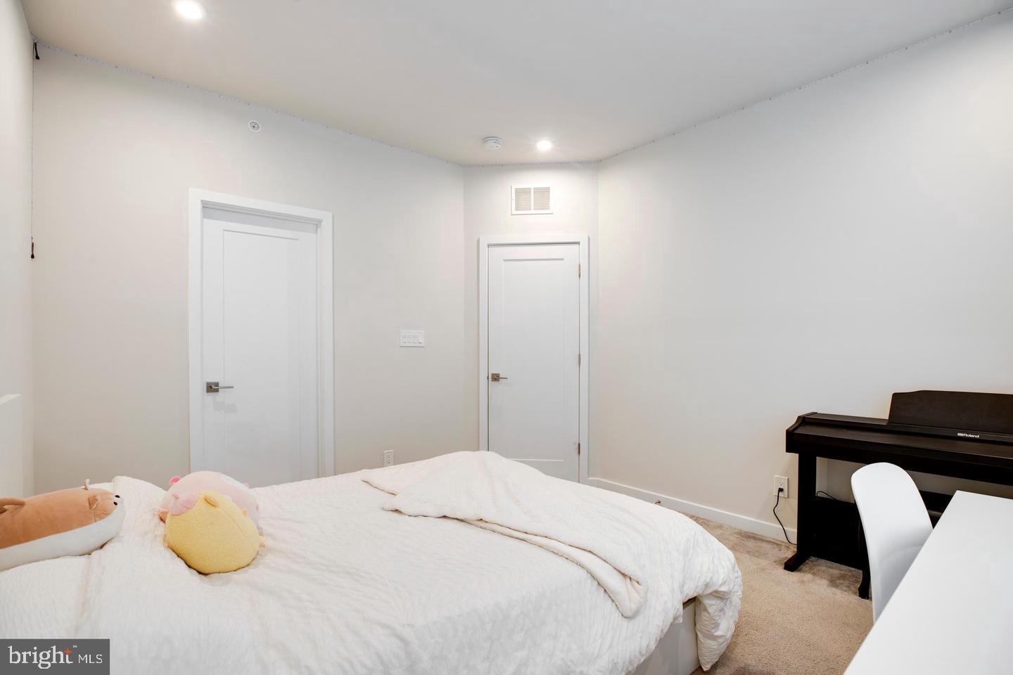 UNION PARK AT MCLEAN - Residential Lease