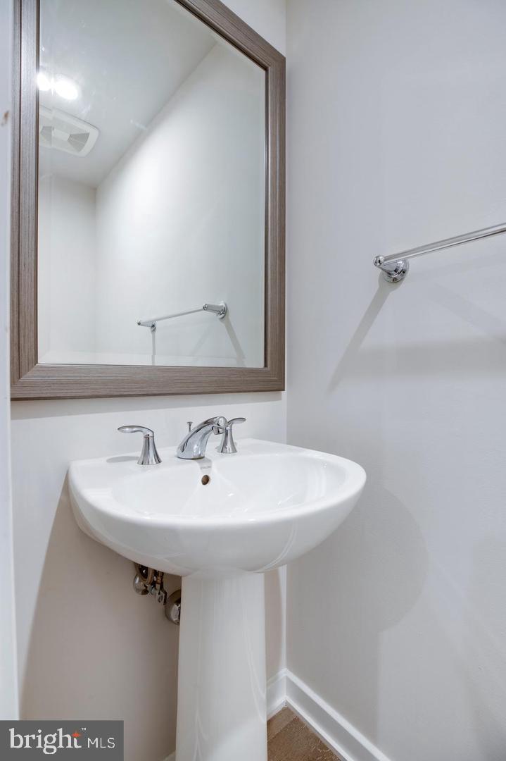 UNION PARK AT MCLEAN - Residential Lease