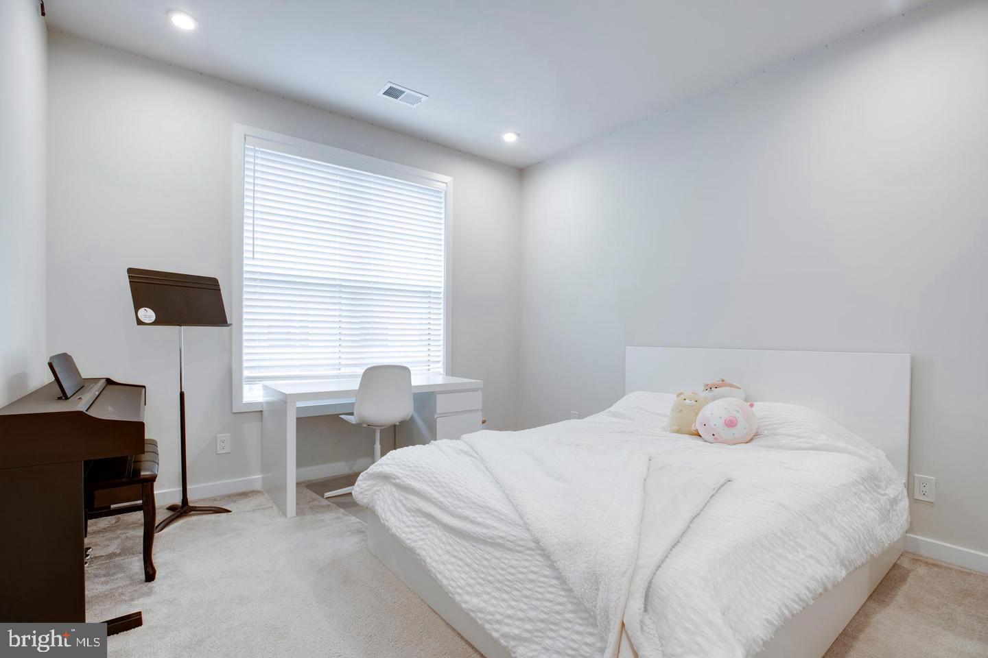 UNION PARK AT MCLEAN - Residential Lease