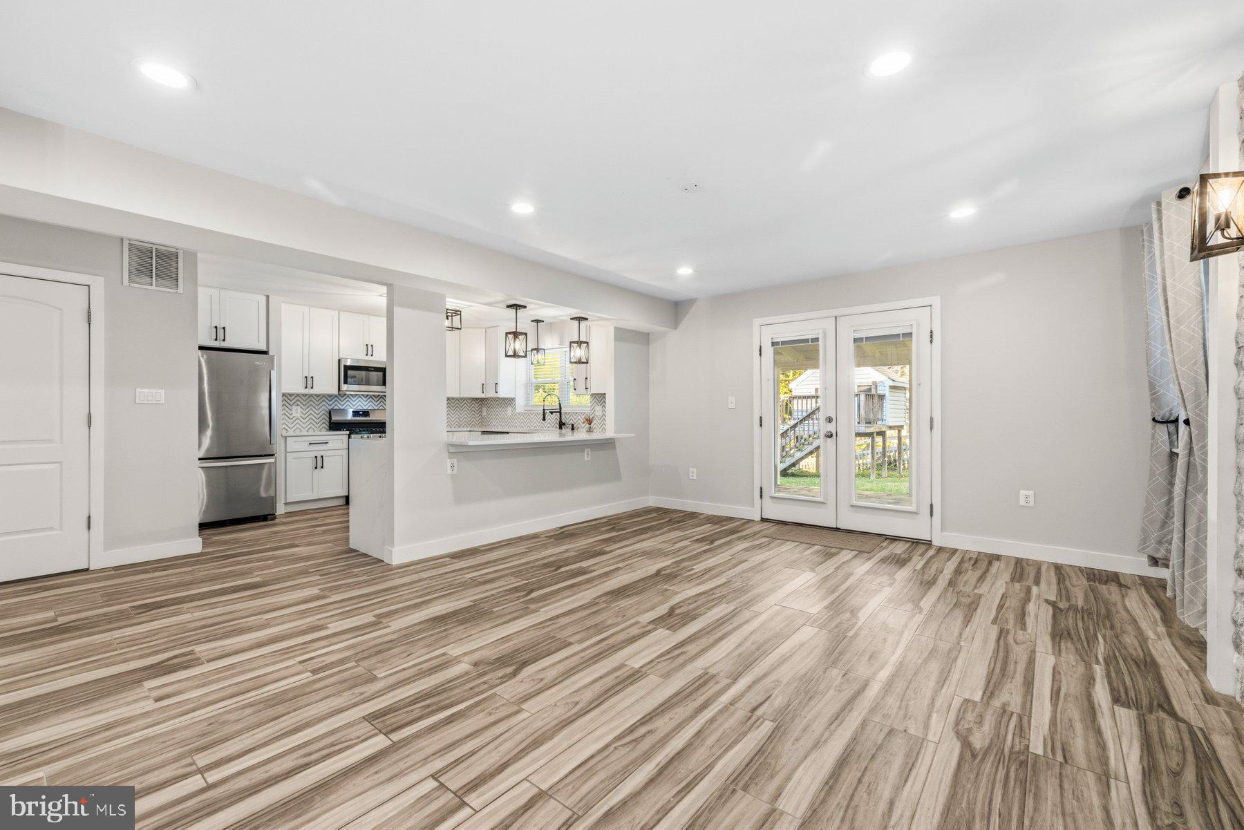 WHEATON OUTSIDE - Residential