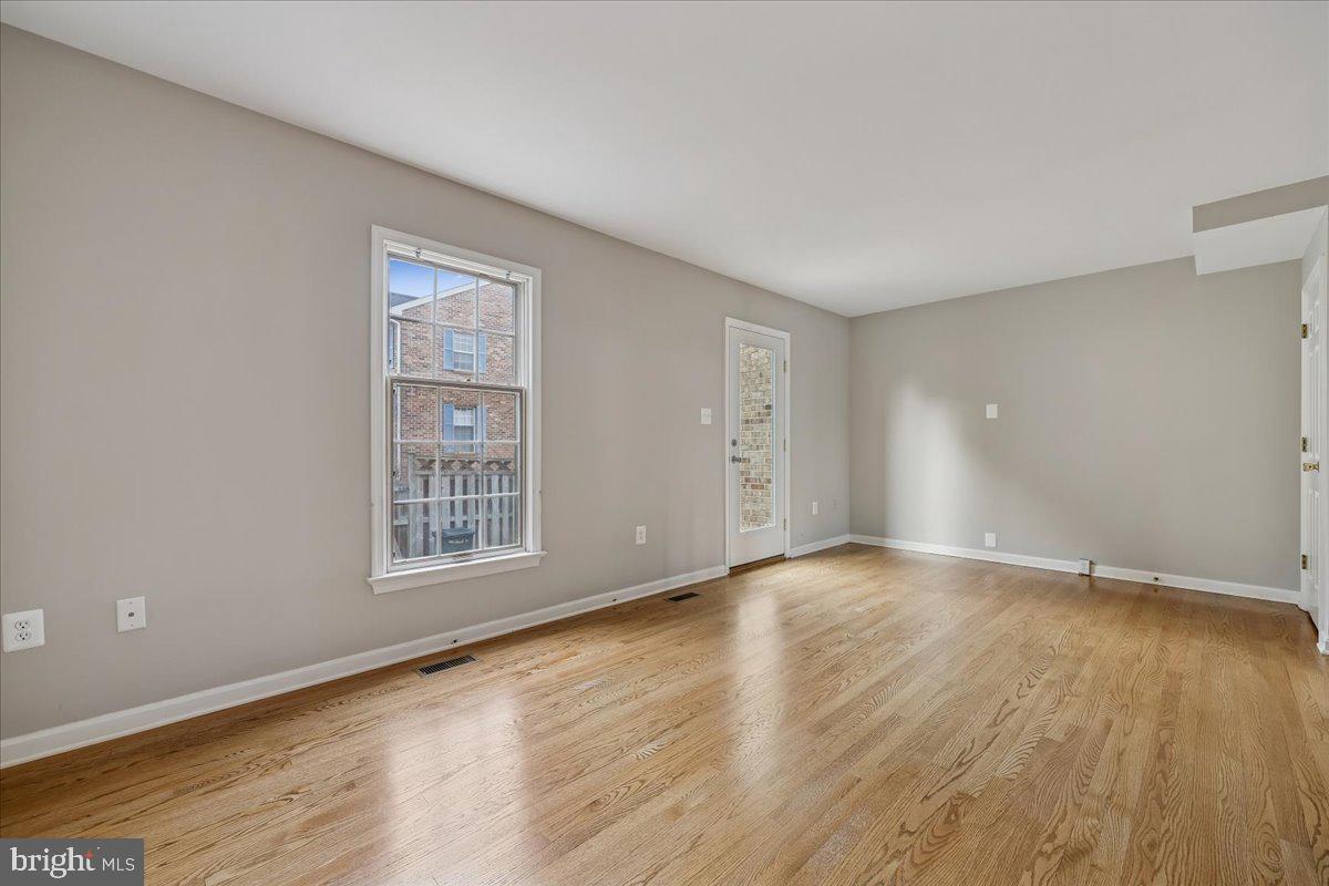 WATERSIDE - Residential