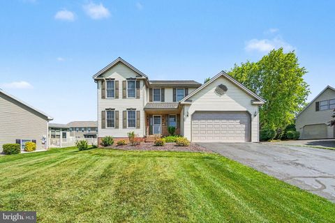Photo of 1140 Woodridge Drive, MIDDLETOWN, PA 17057 (MLS # PADA2060362)