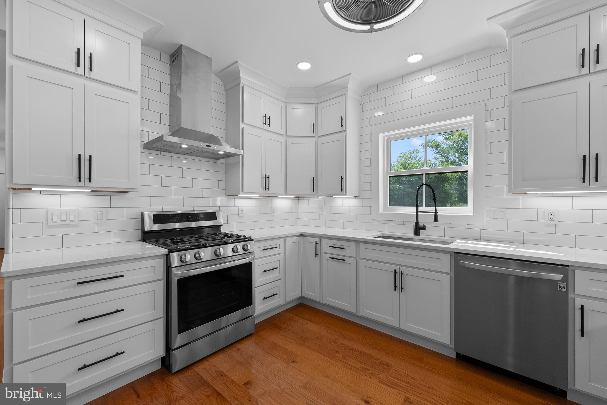 10900 LIVINGSTON ROAD