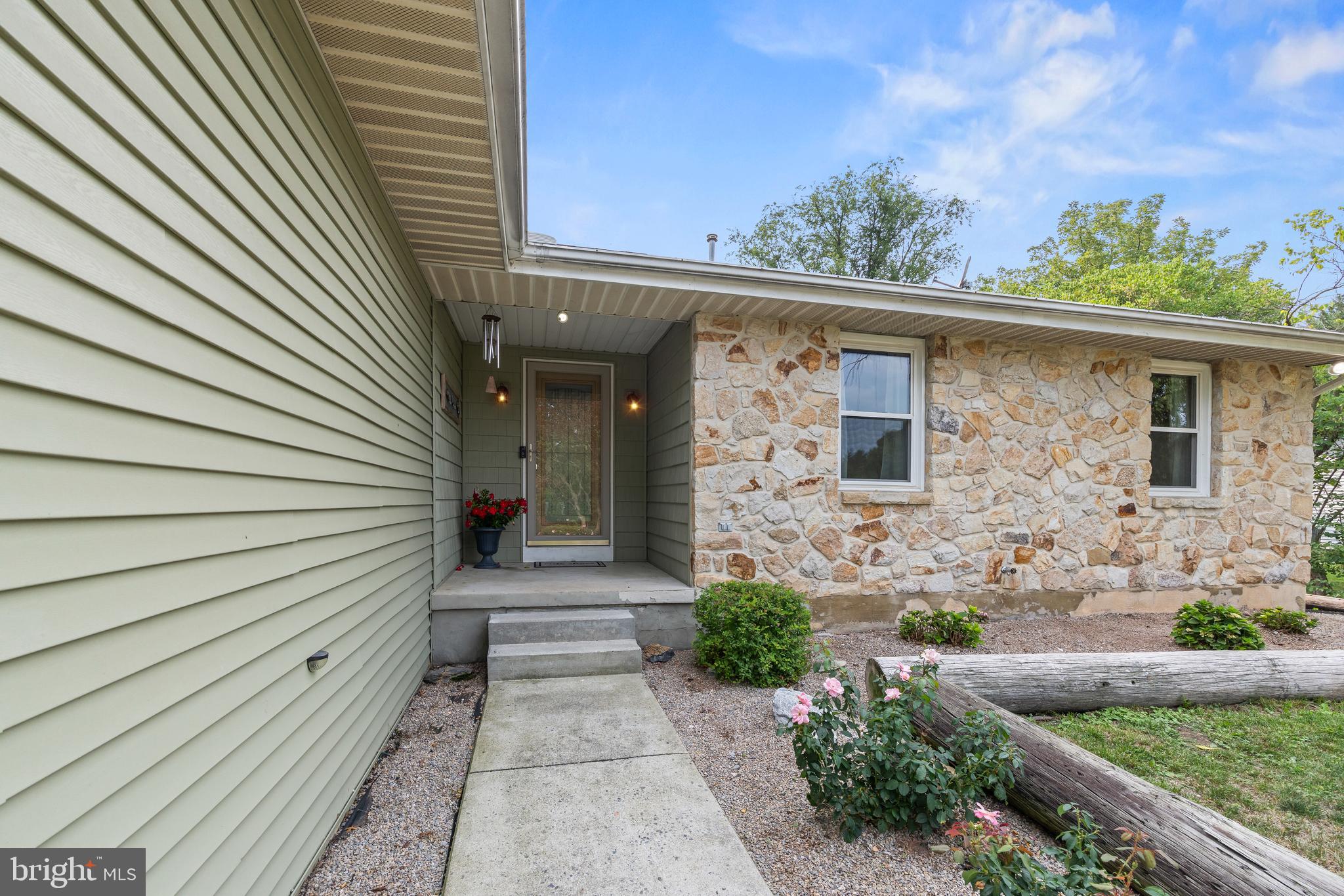 223 PINEVIEW DRIVE