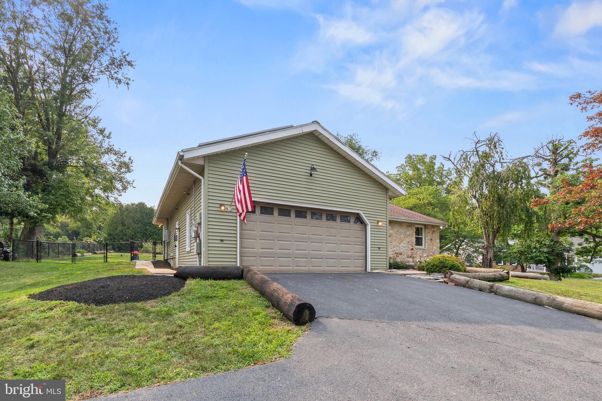 223 PINEVIEW DRIVE