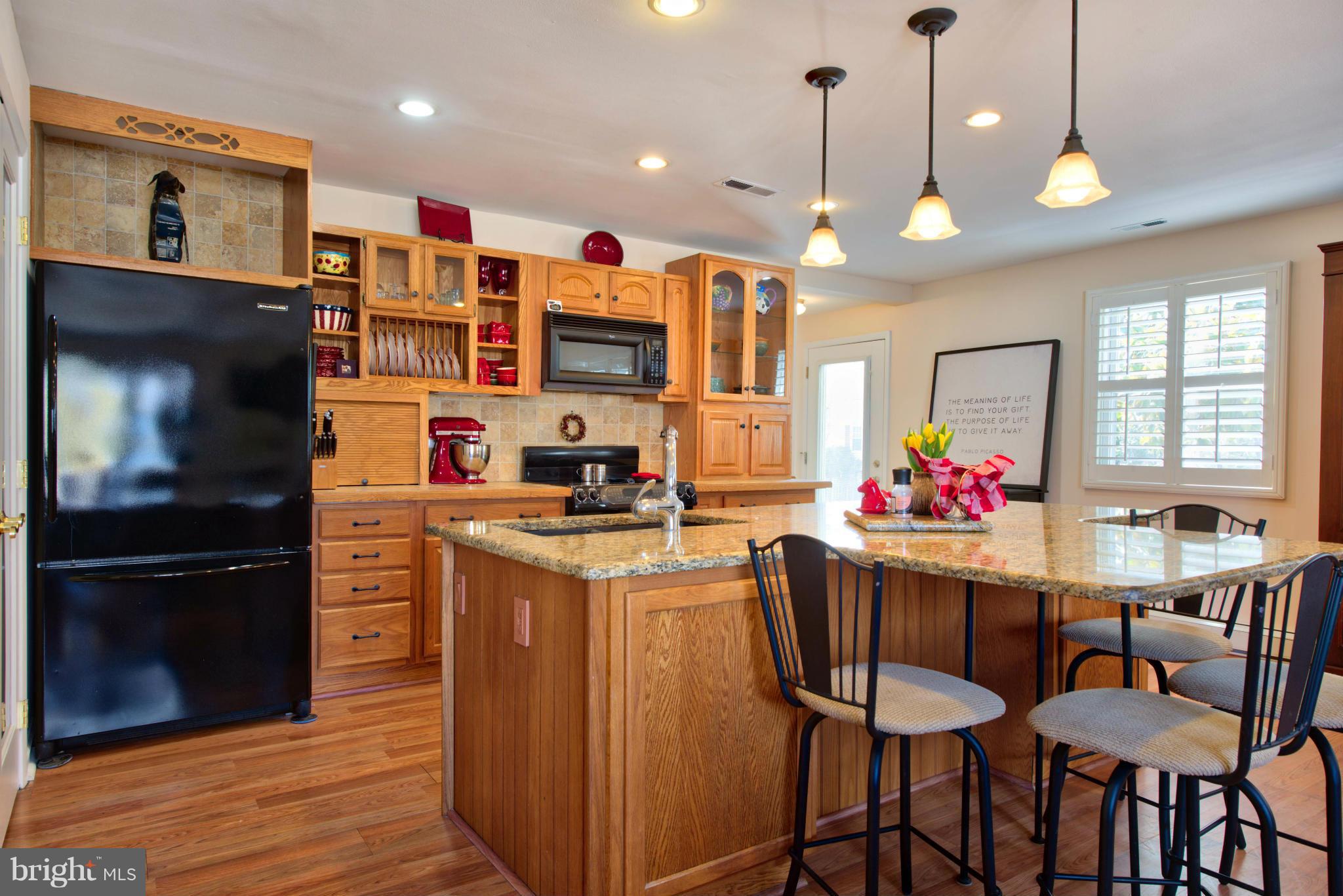 WOODLAND BEACH - Residential