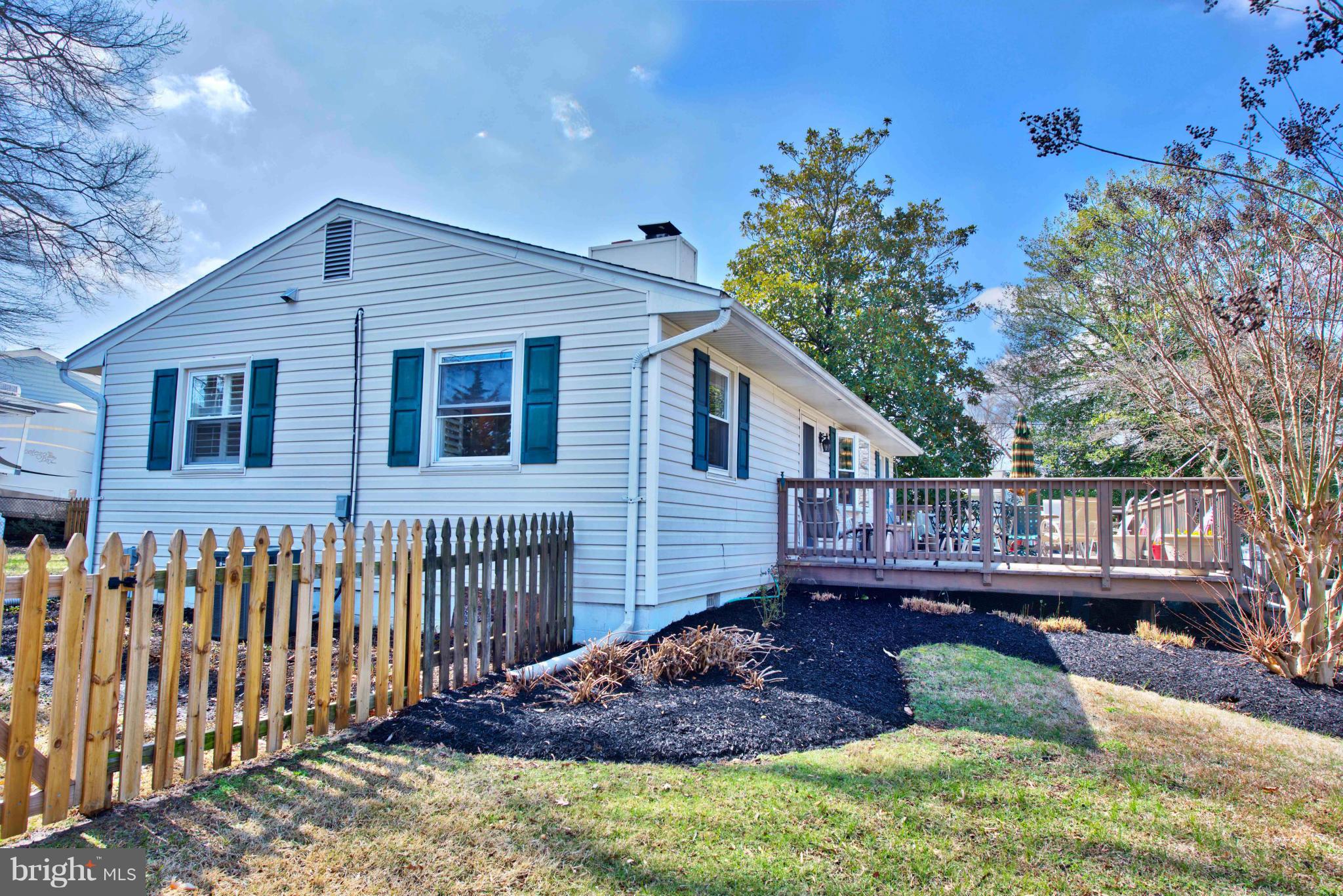 WOODLAND BEACH - Residential