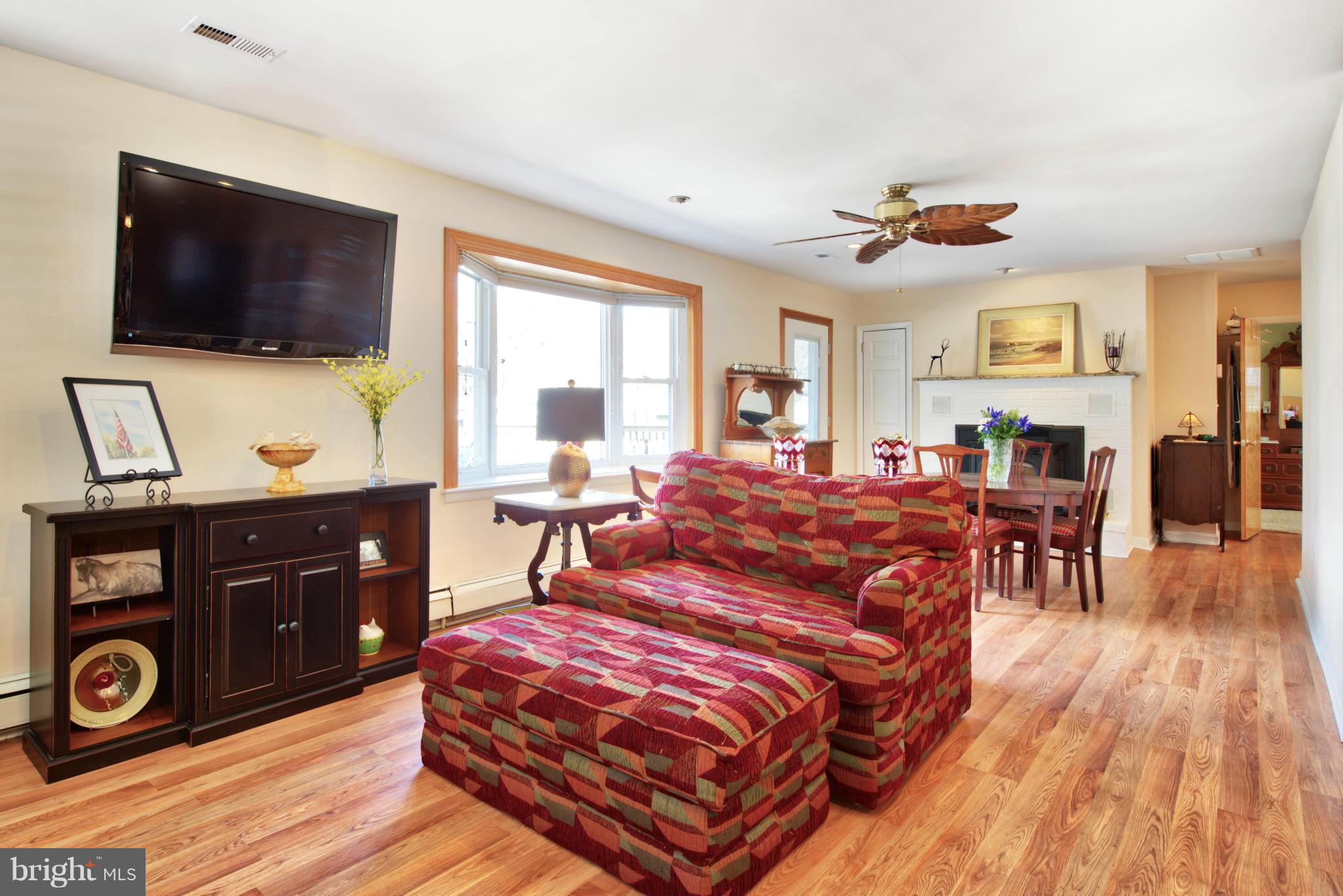 WOODLAND BEACH - Residential