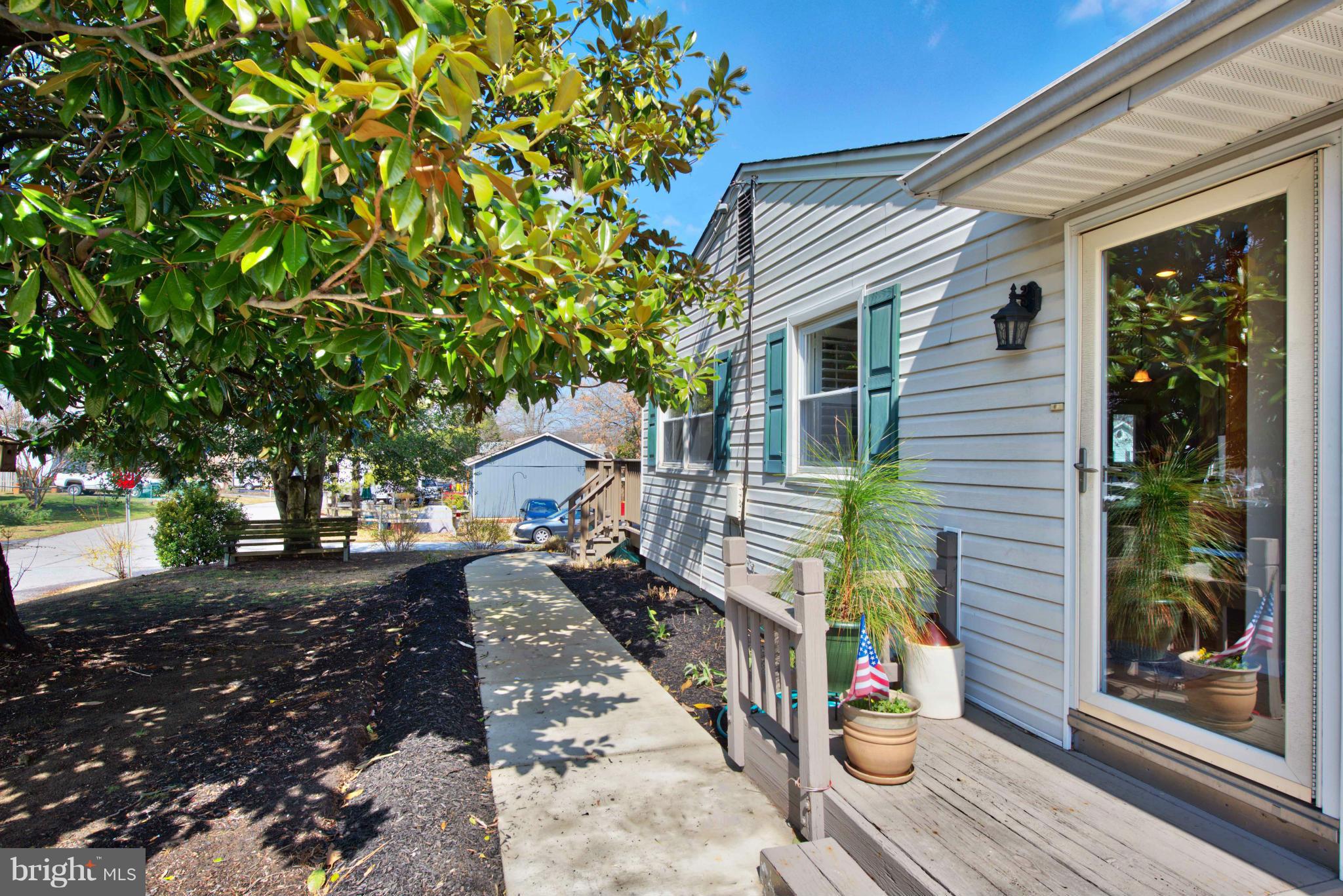 WOODLAND BEACH - Residential