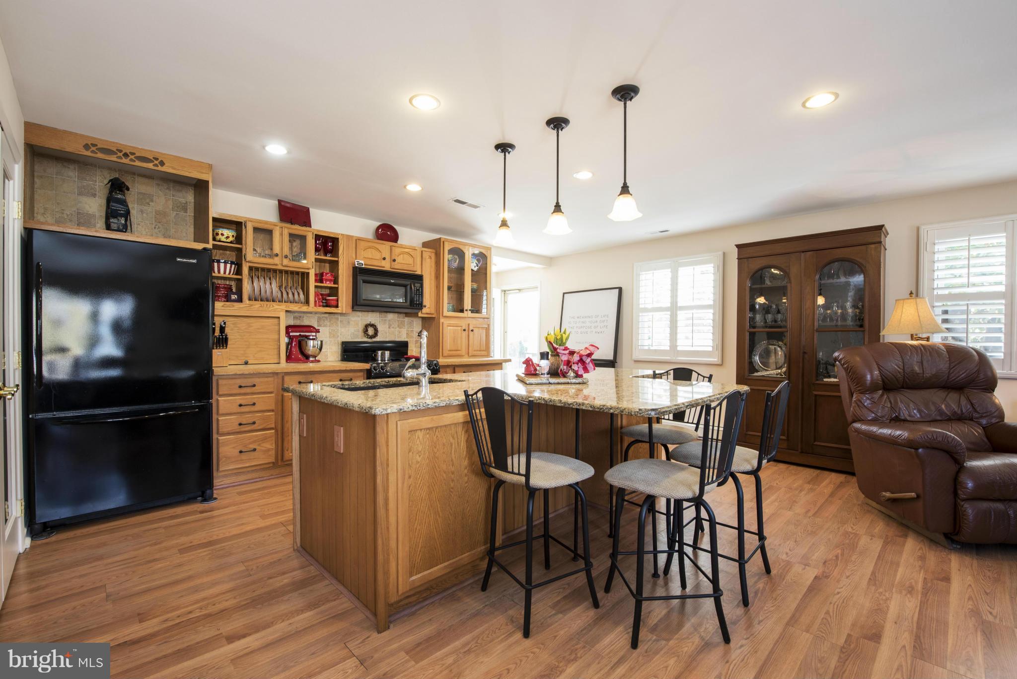 WOODLAND BEACH - Residential