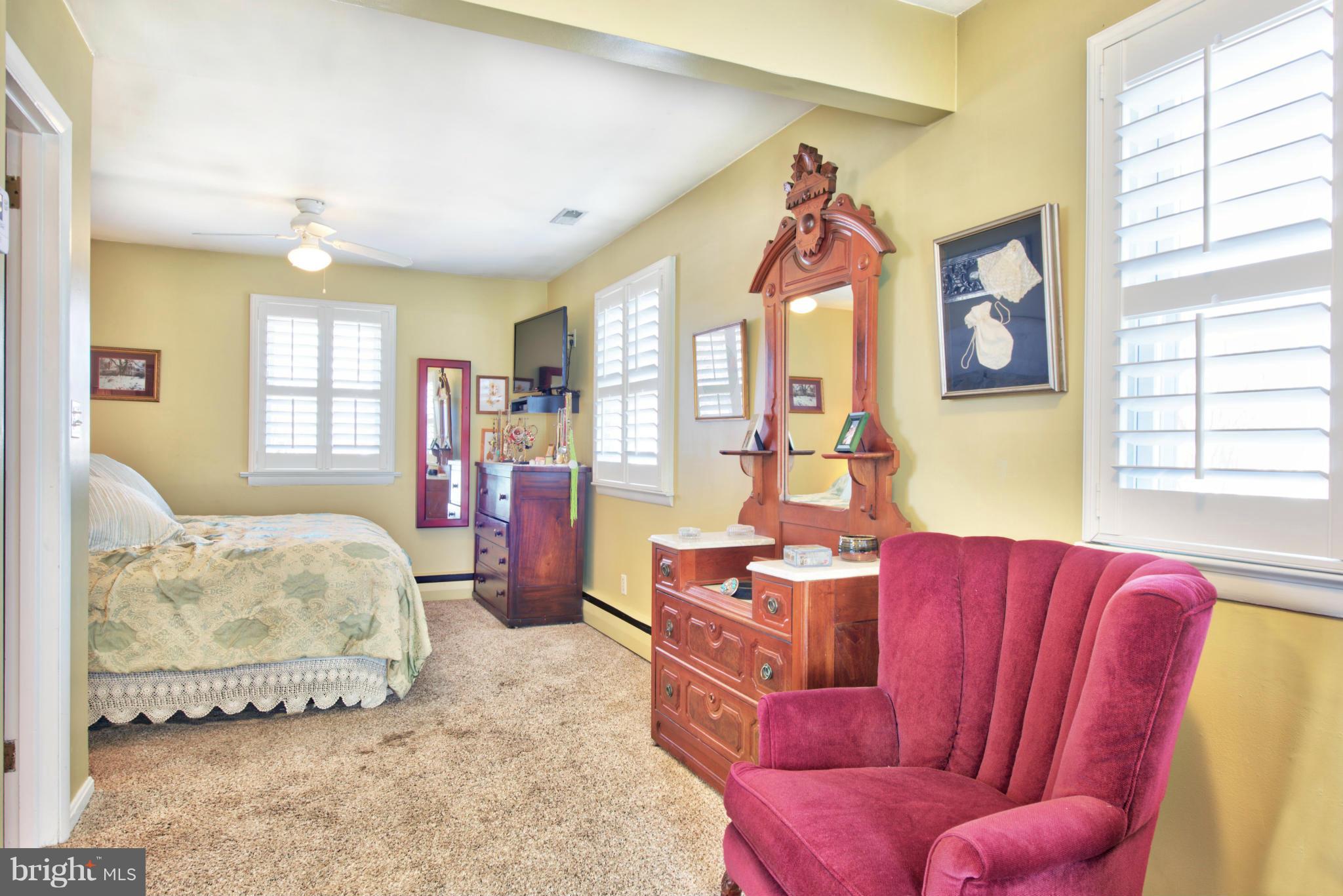 WOODLAND BEACH - Residential