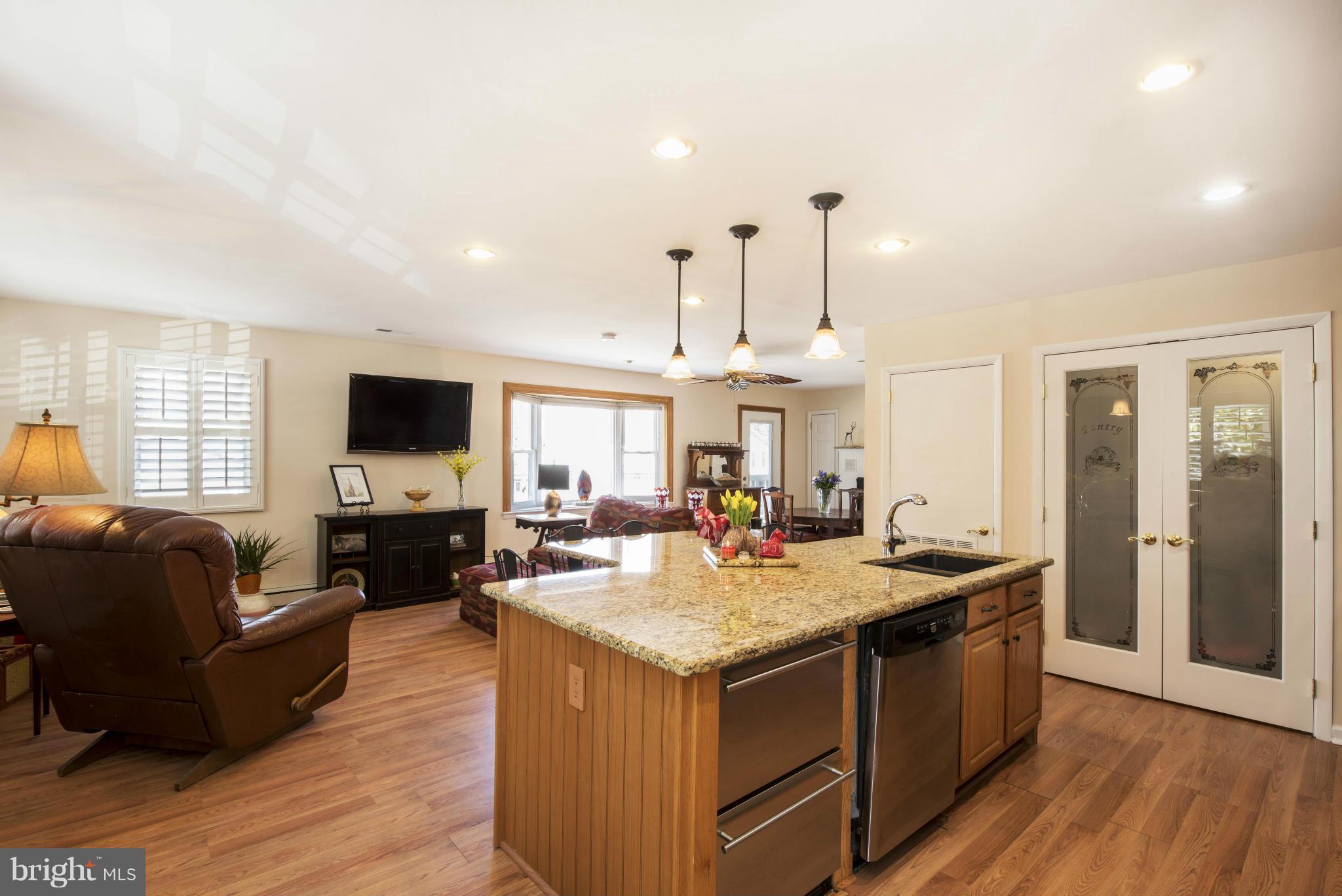 WOODLAND BEACH - Residential