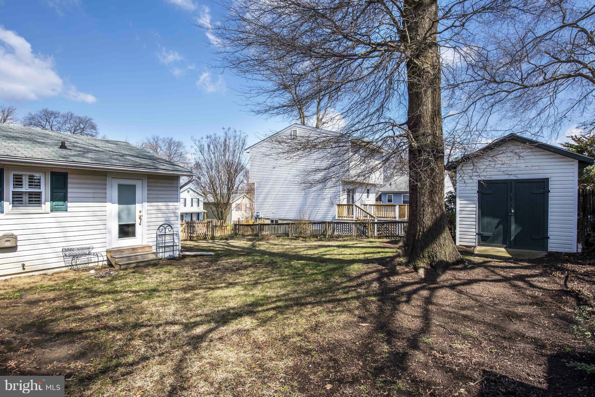 WOODLAND BEACH - Residential