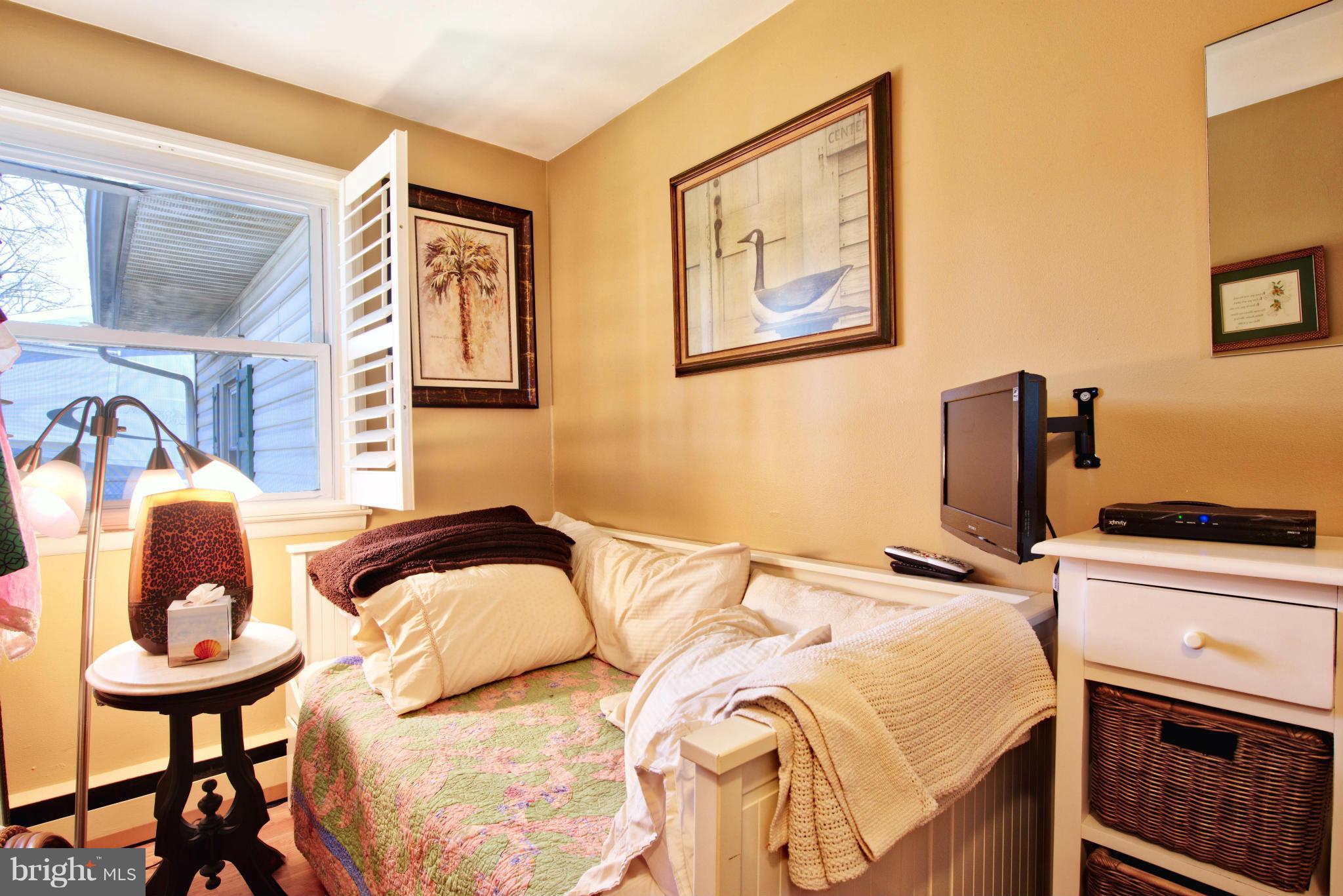 WOODLAND BEACH - Residential