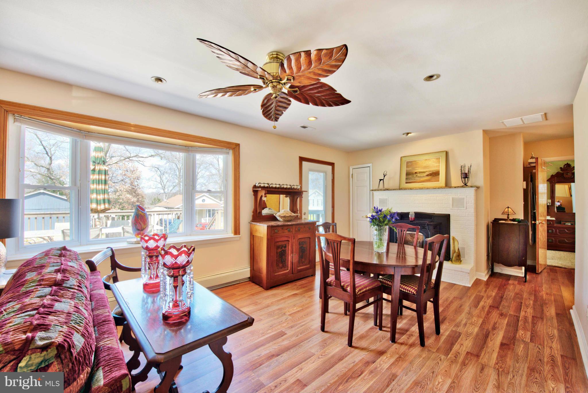 WOODLAND BEACH - Residential