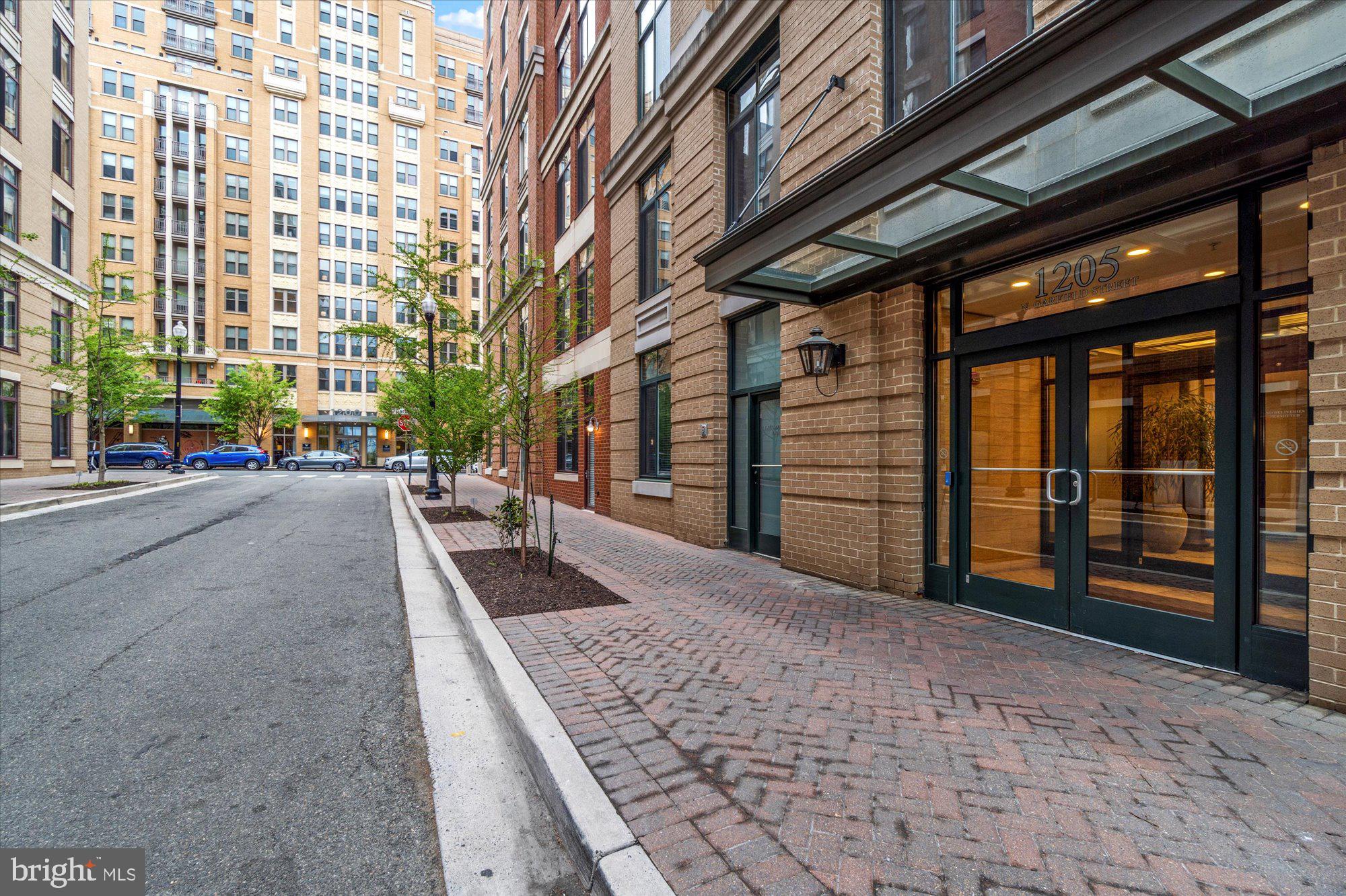 CLARENDON - Residential