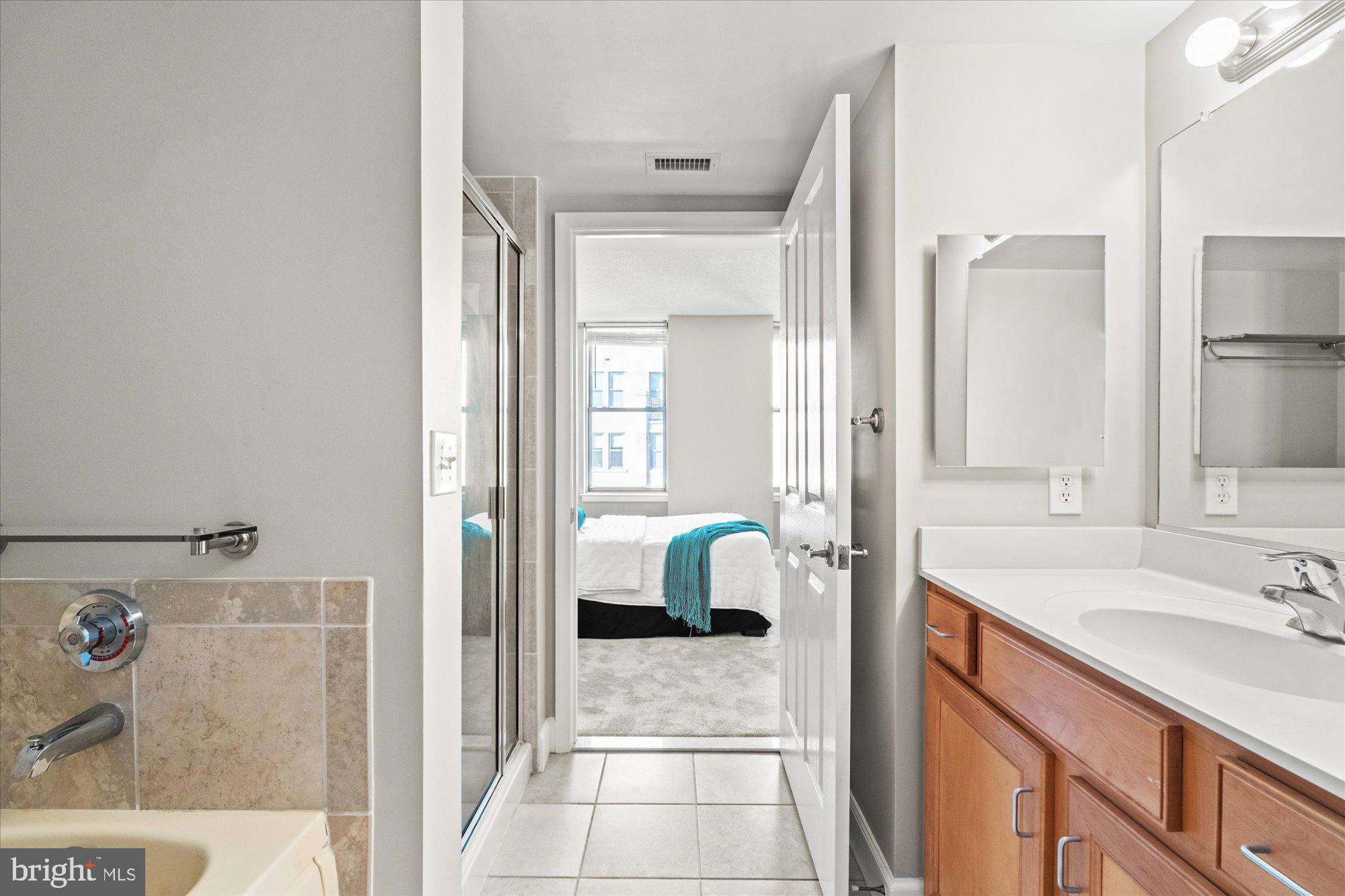 CLARENDON - Residential