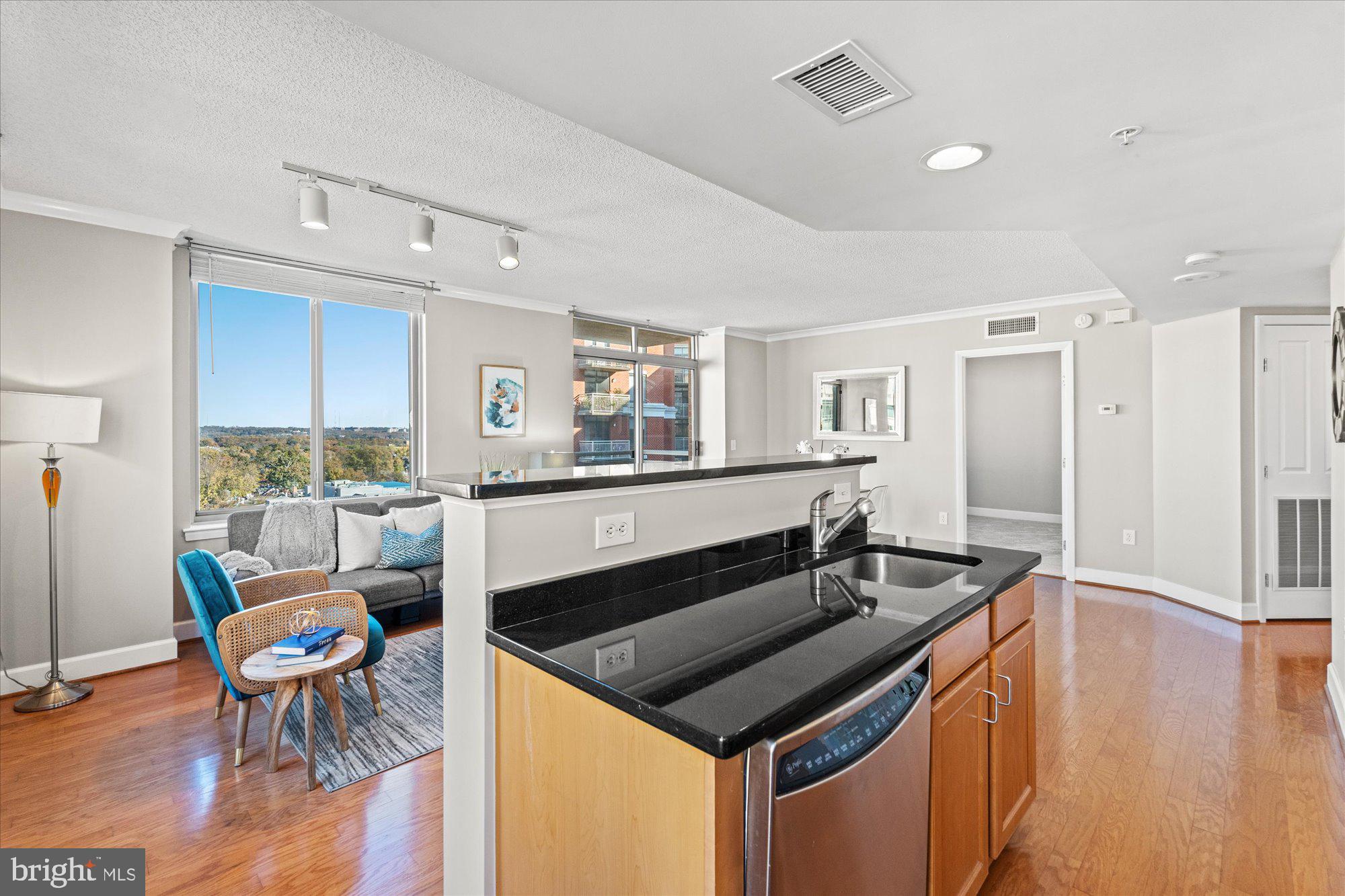 CLARENDON - Residential