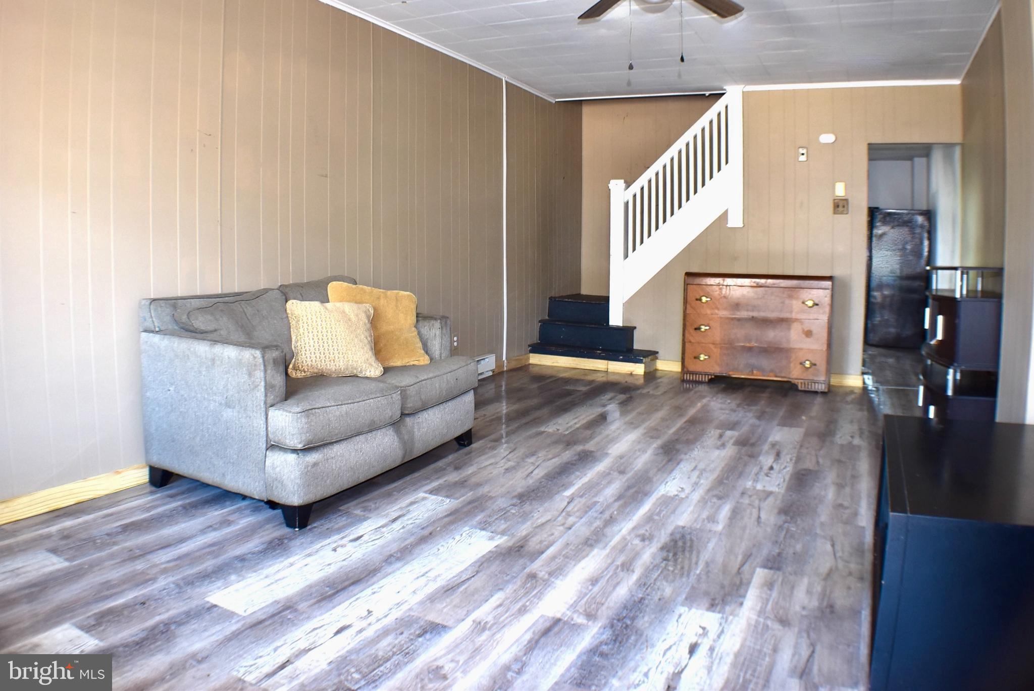 Welcome to this delightful townhome in the heart of Mount Carmel! ✨
Nestled in a peaceful and desirable neighborhood, this property offers the perfect blend of charm and convenience—just a short stroll to local favorites, including the renowned Vine St. Deli.
Step inside to find fresh paint, brand-new flooring, and a beautifully remodeled kitchen designed for both style and function. Whether you’re a first-time buyer or an investor, this home is a fantastic opportunity. The property is currently tenant-occupied with month-to-month rental income, and the tenant absolutely loves living here—raving about both the home and the community.
Don’t miss your chance to become part of this lovely historic town. Schedule your private showing today!