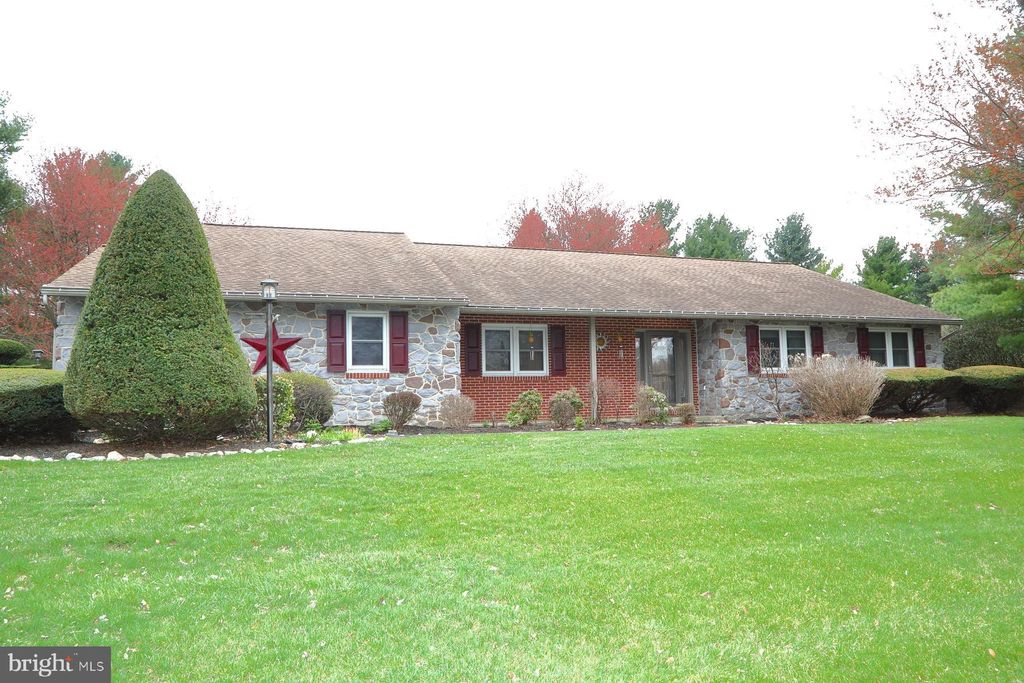 Photo of 509 Koser Road, LITITZ, PA 17543 (MLS # PALA2067932)